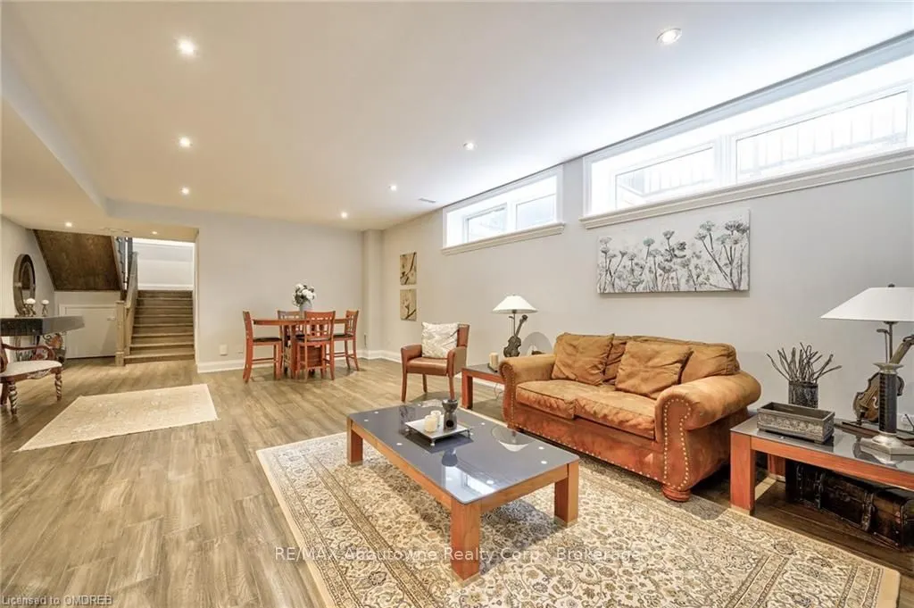 390 SANDHURST Drive