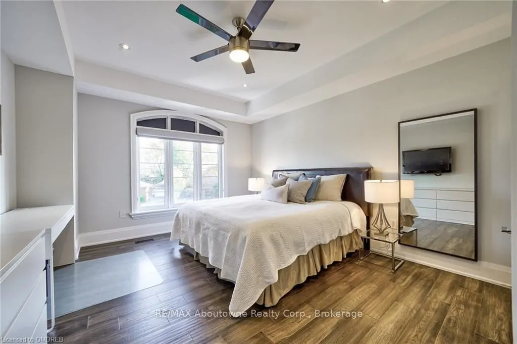390 SANDHURST Drive
