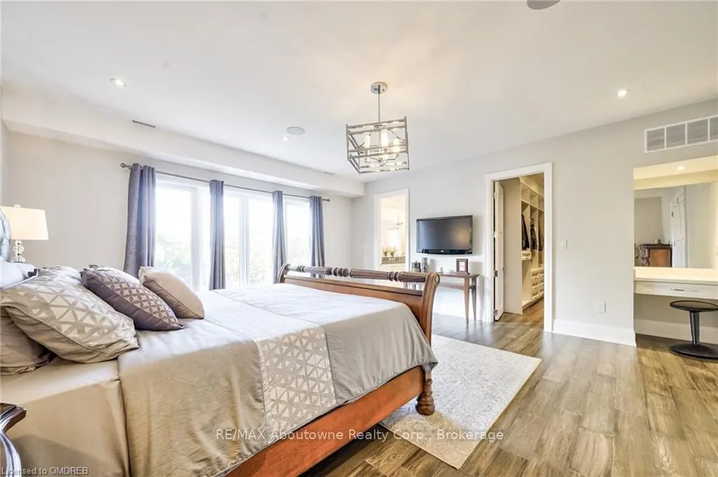 390 SANDHURST Drive