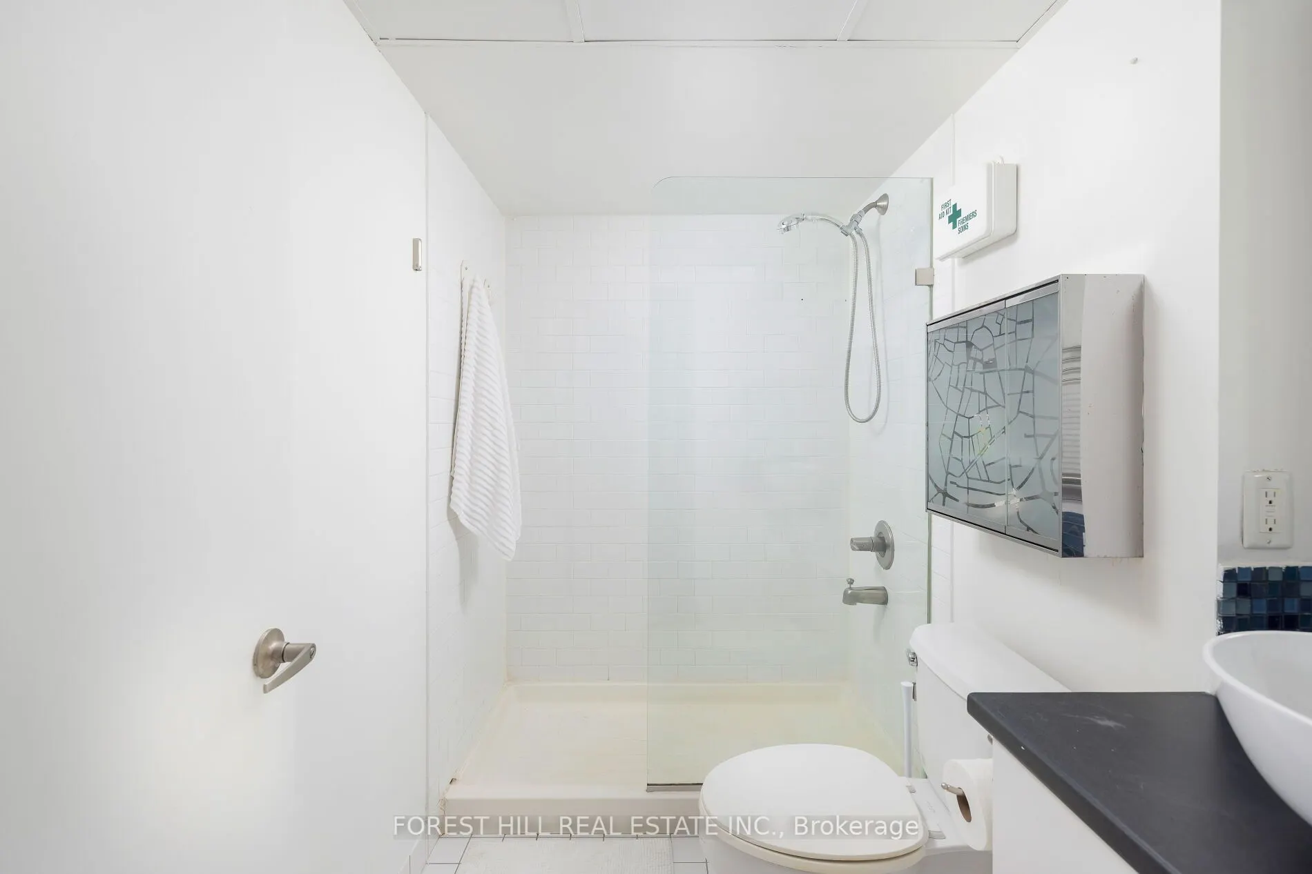 2154 Dundas Street W #105