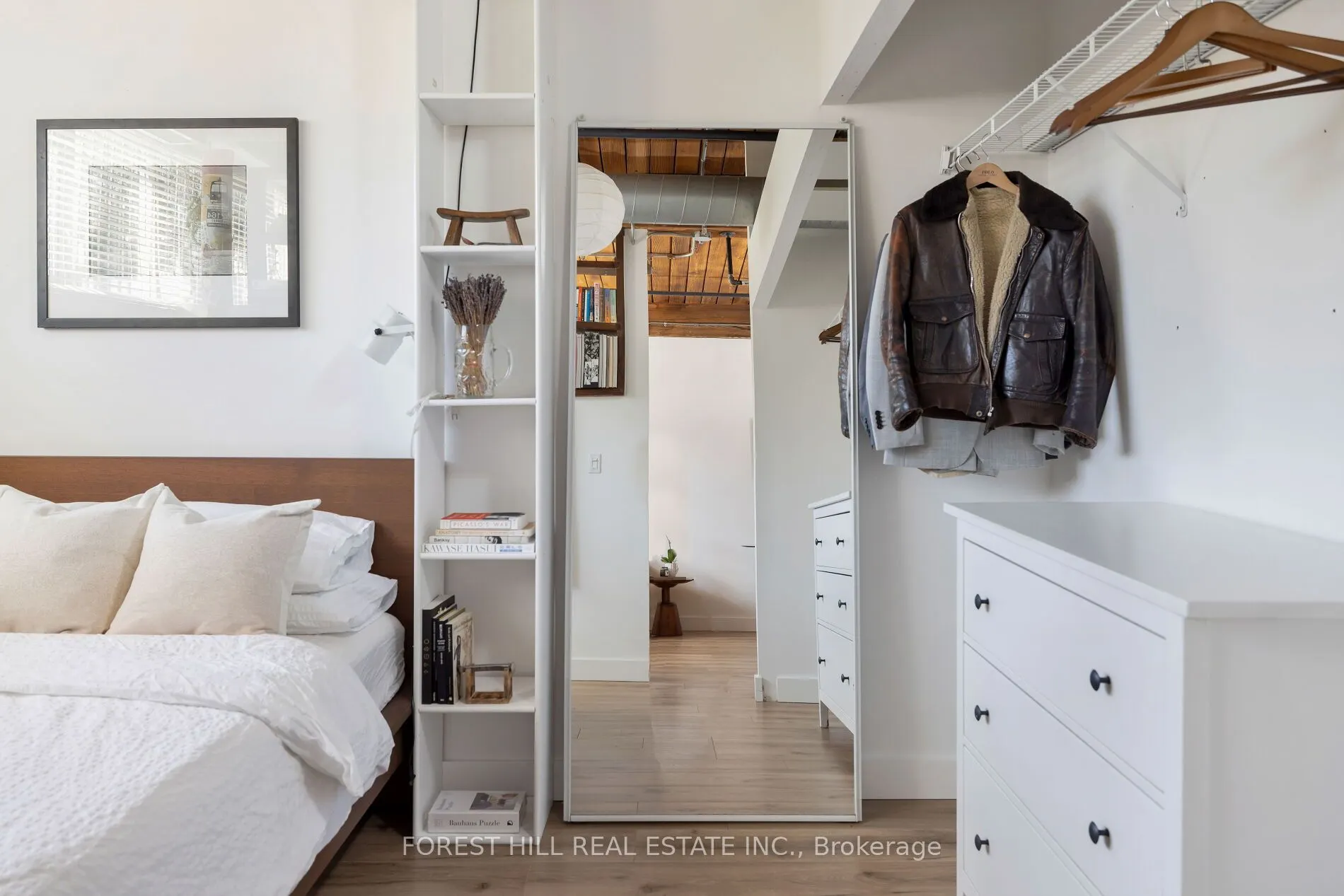 2154 Dundas Street W #105