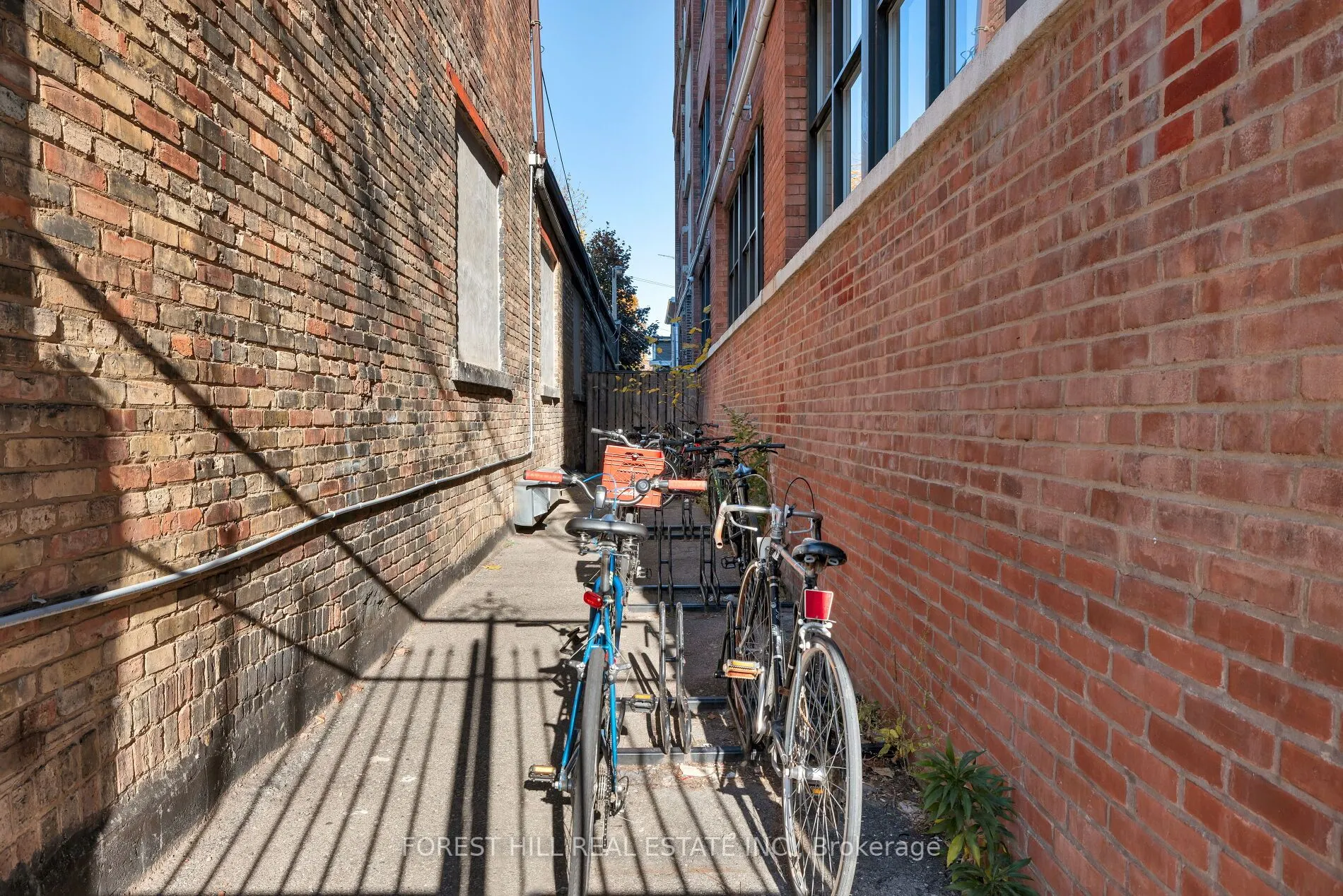 2154 Dundas Street W #105