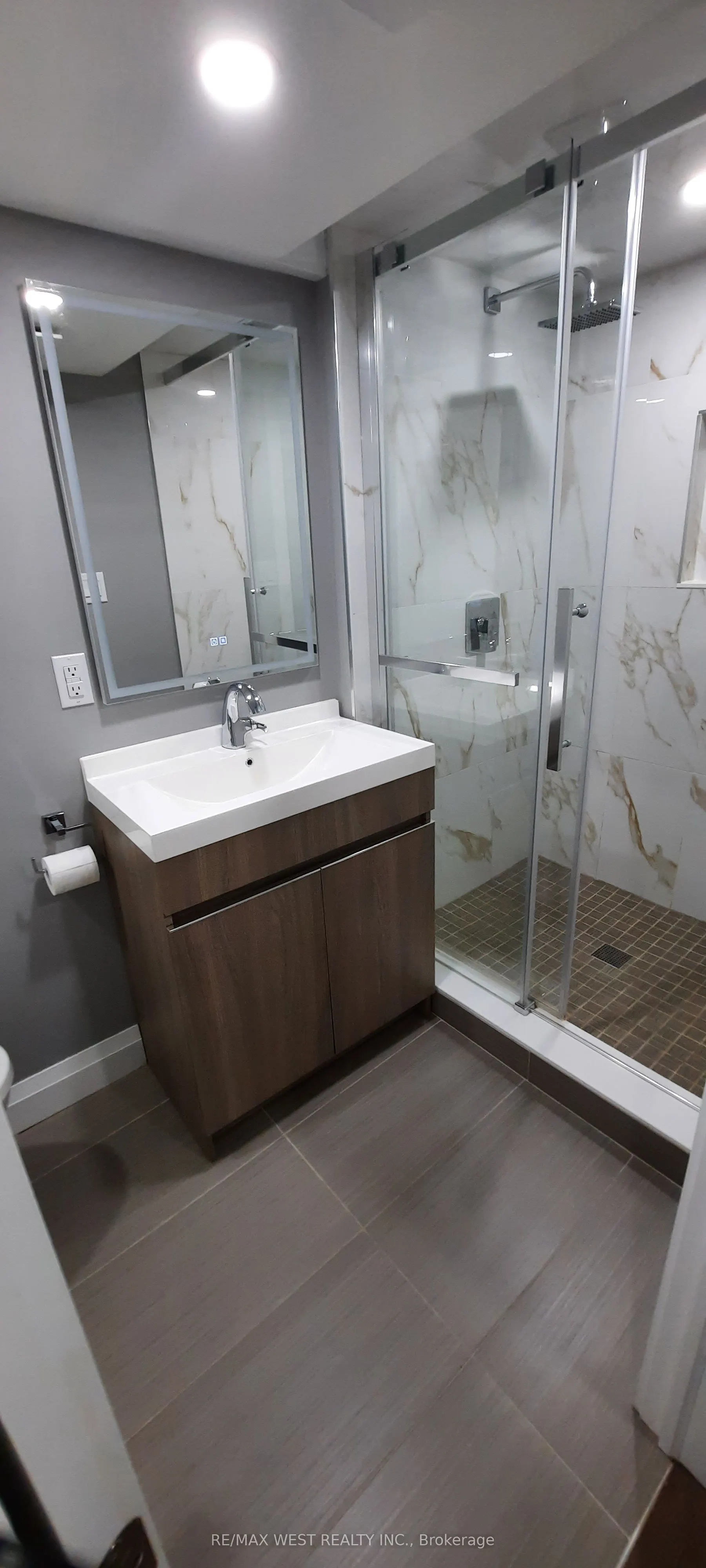 19 Elmbrook Crescent #Lower