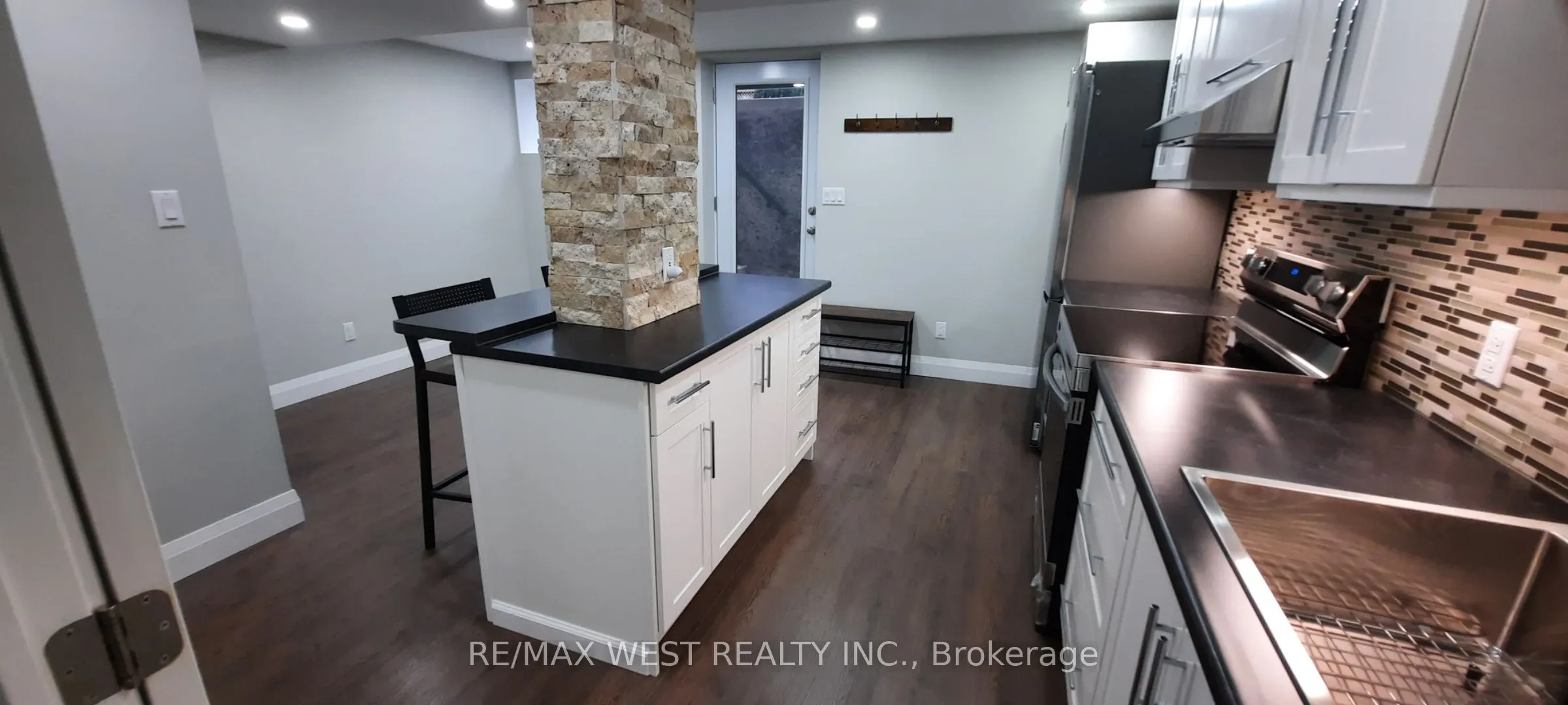 19 Elmbrook Crescent #Lower