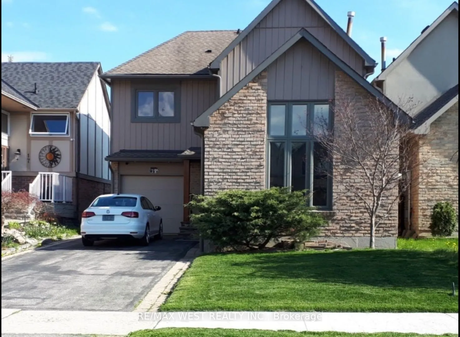 19 Elmbrook Crescent #Lower