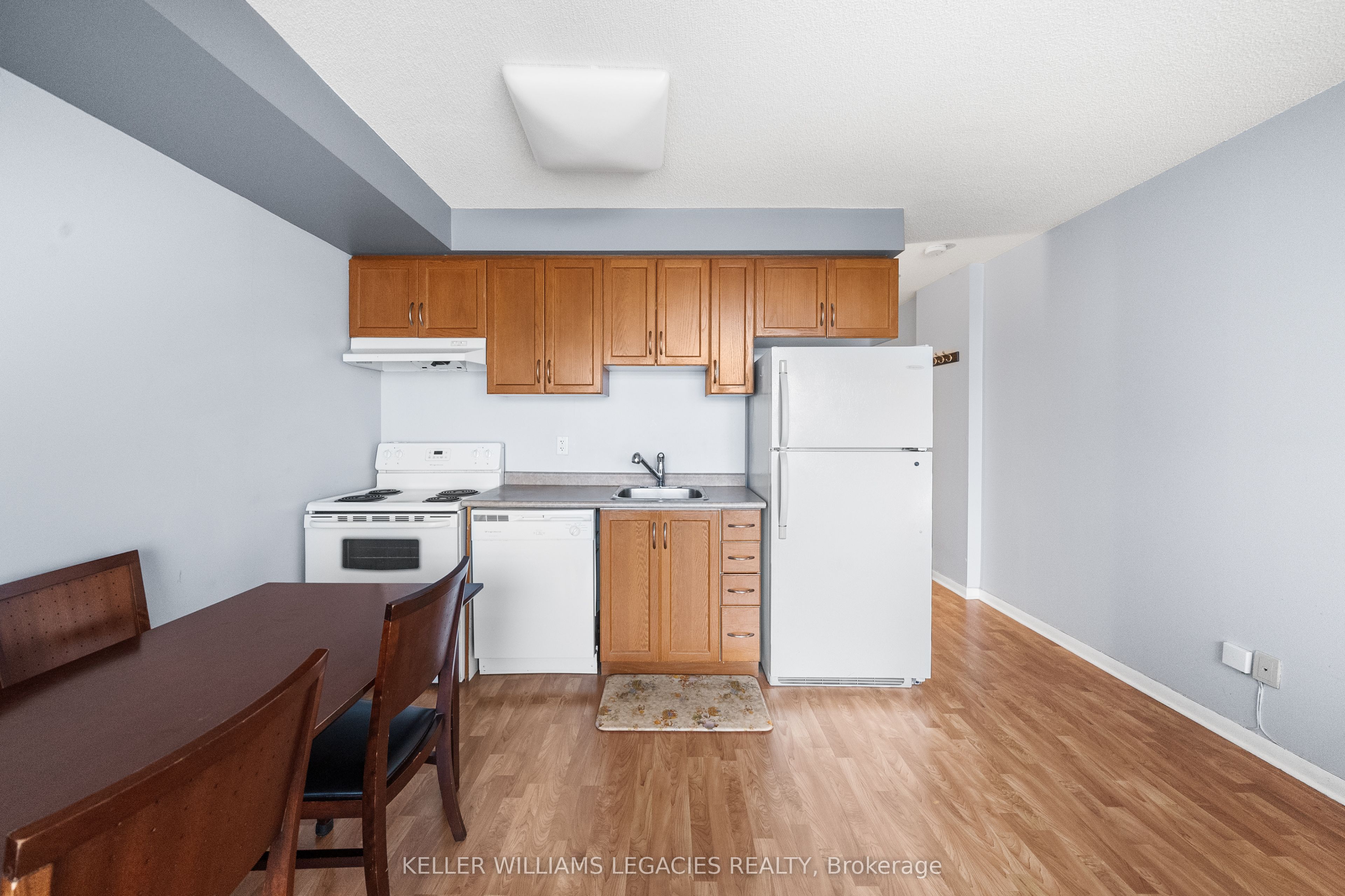 2464 Weston Road, #405