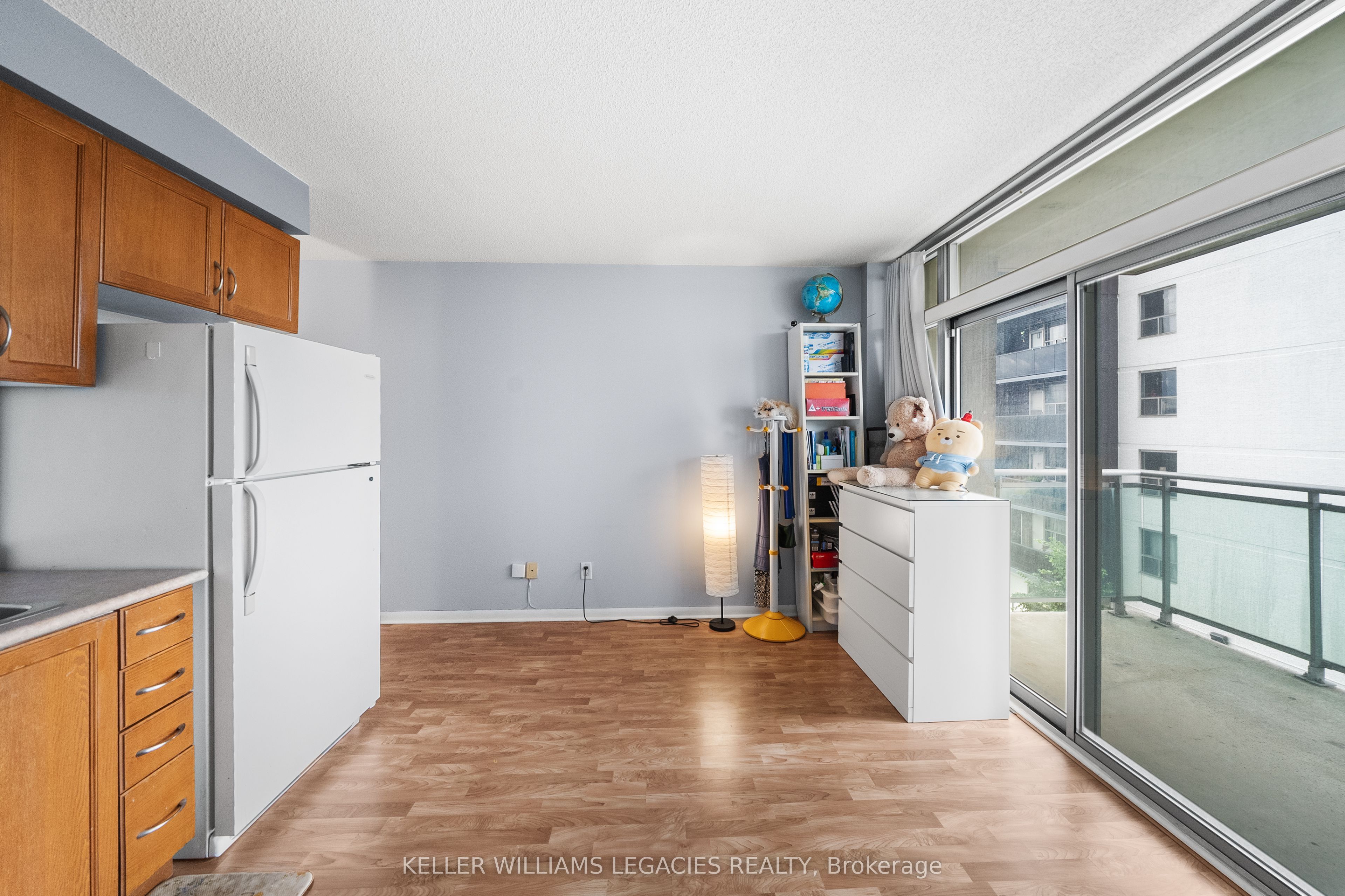 2464 Weston Road, #405