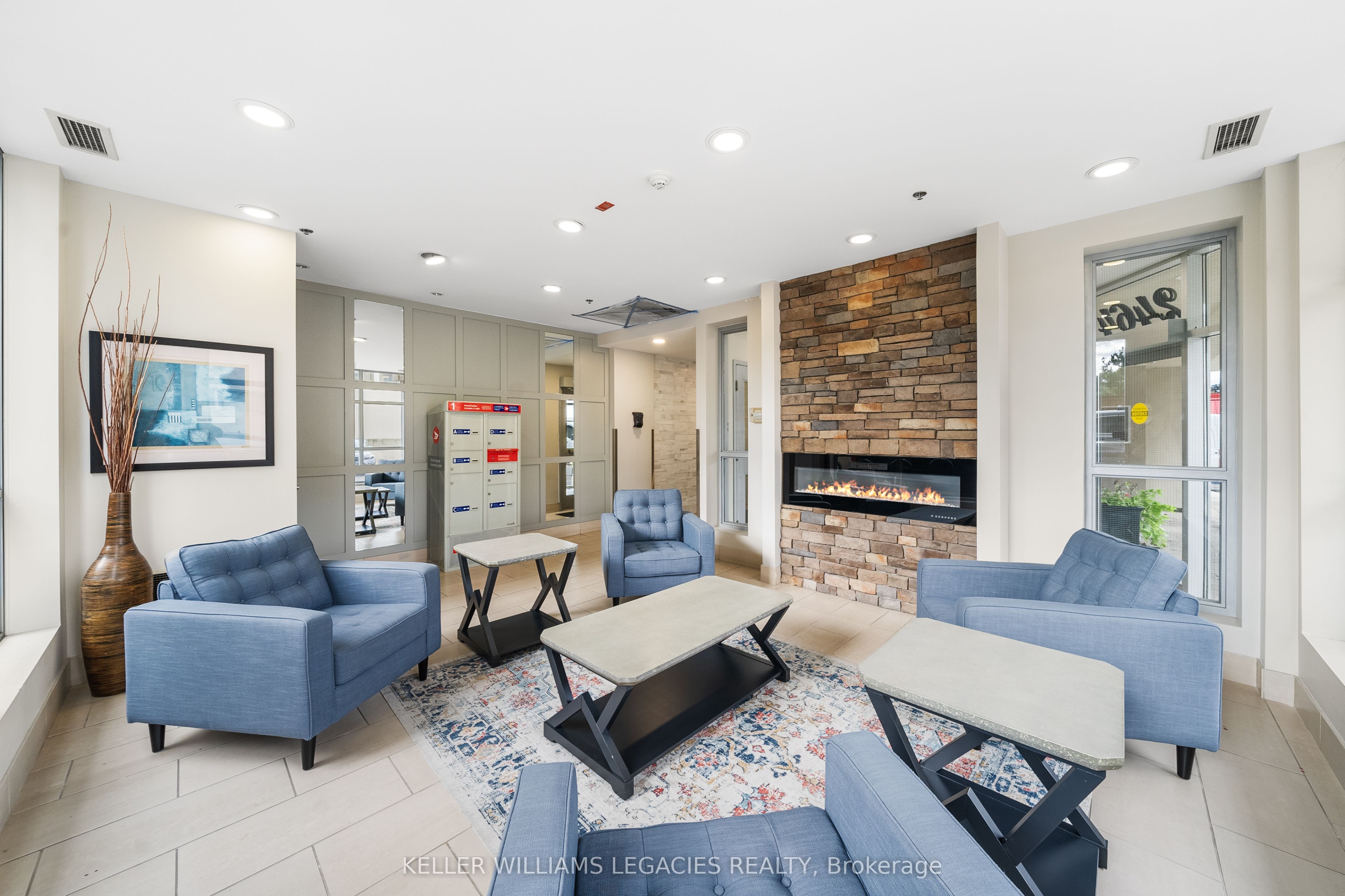 2464 Weston Road, #405