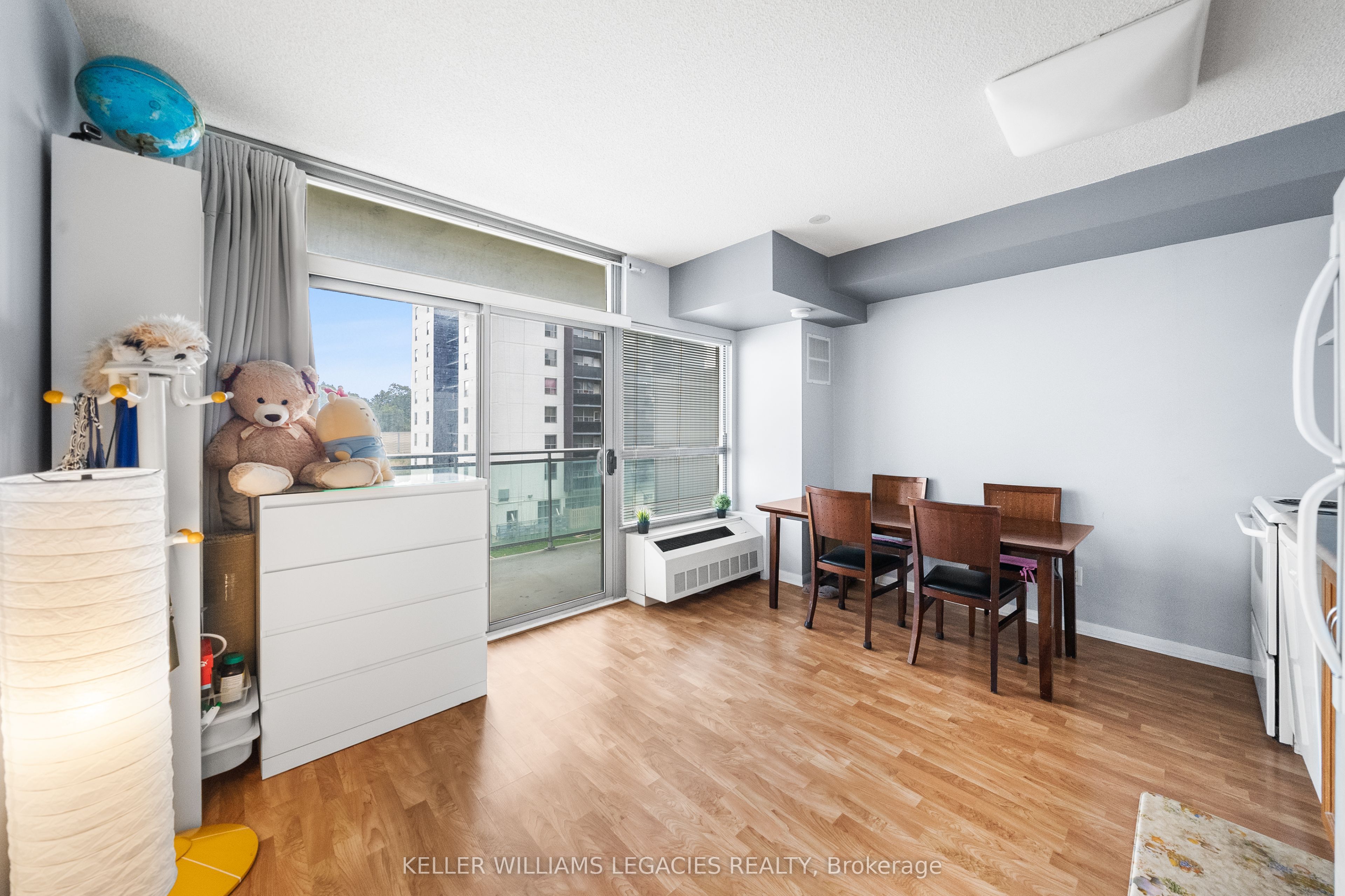 2464 Weston Road, #405