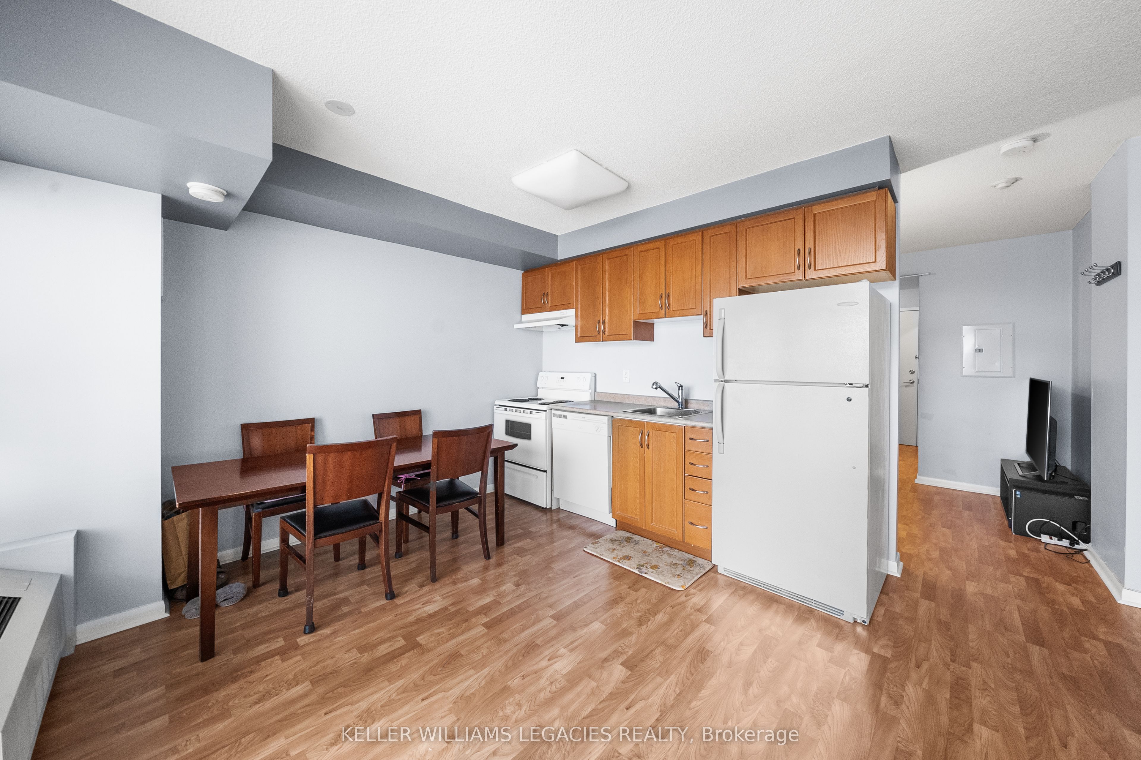 2464 Weston Road, #405
