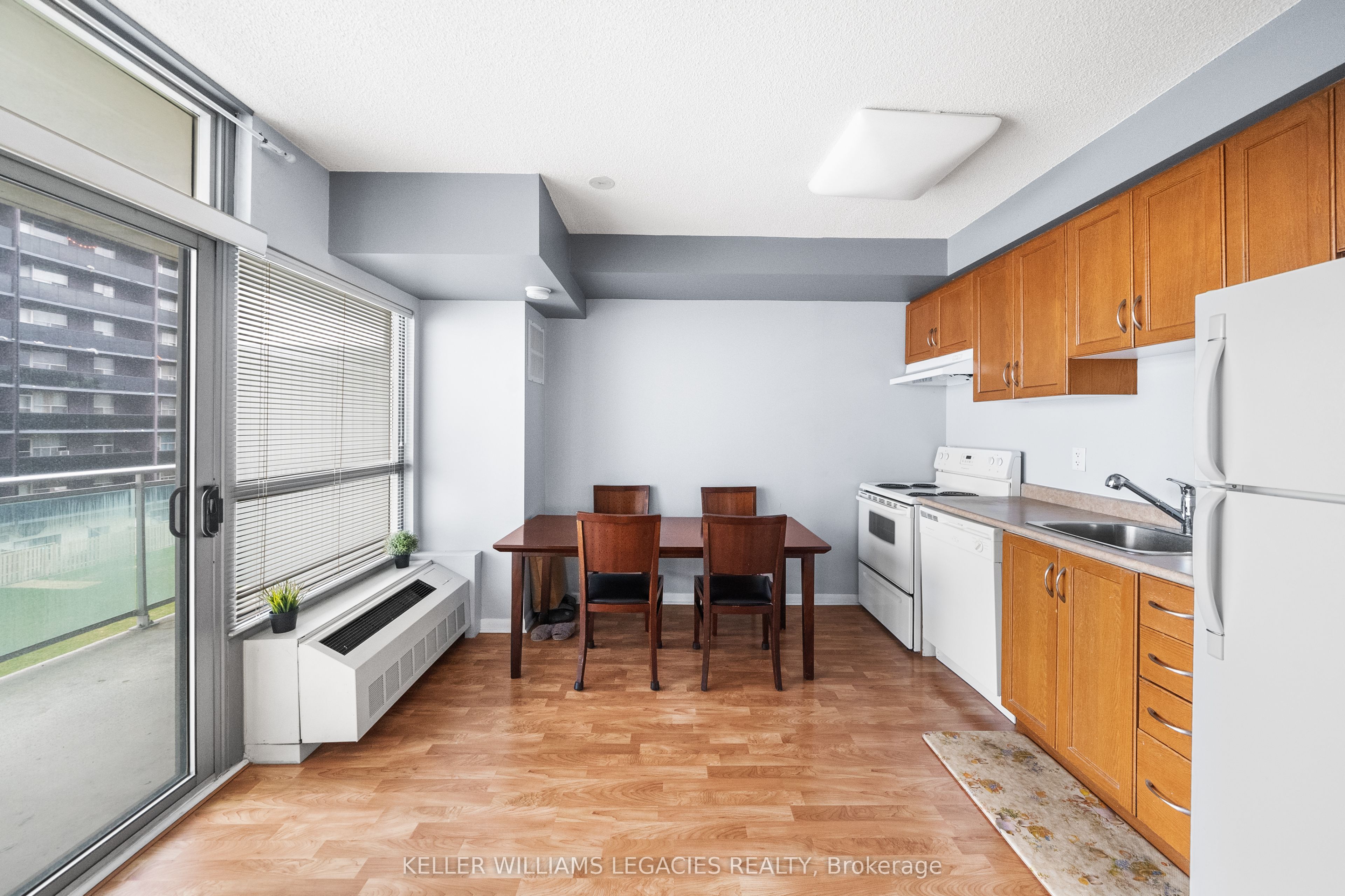 2464 Weston Road, #405