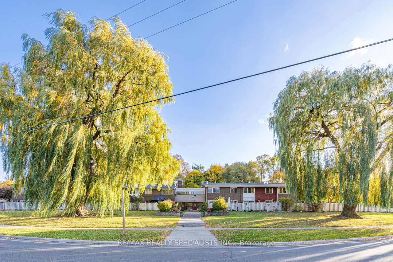 3360 The Credit Woodlands #10