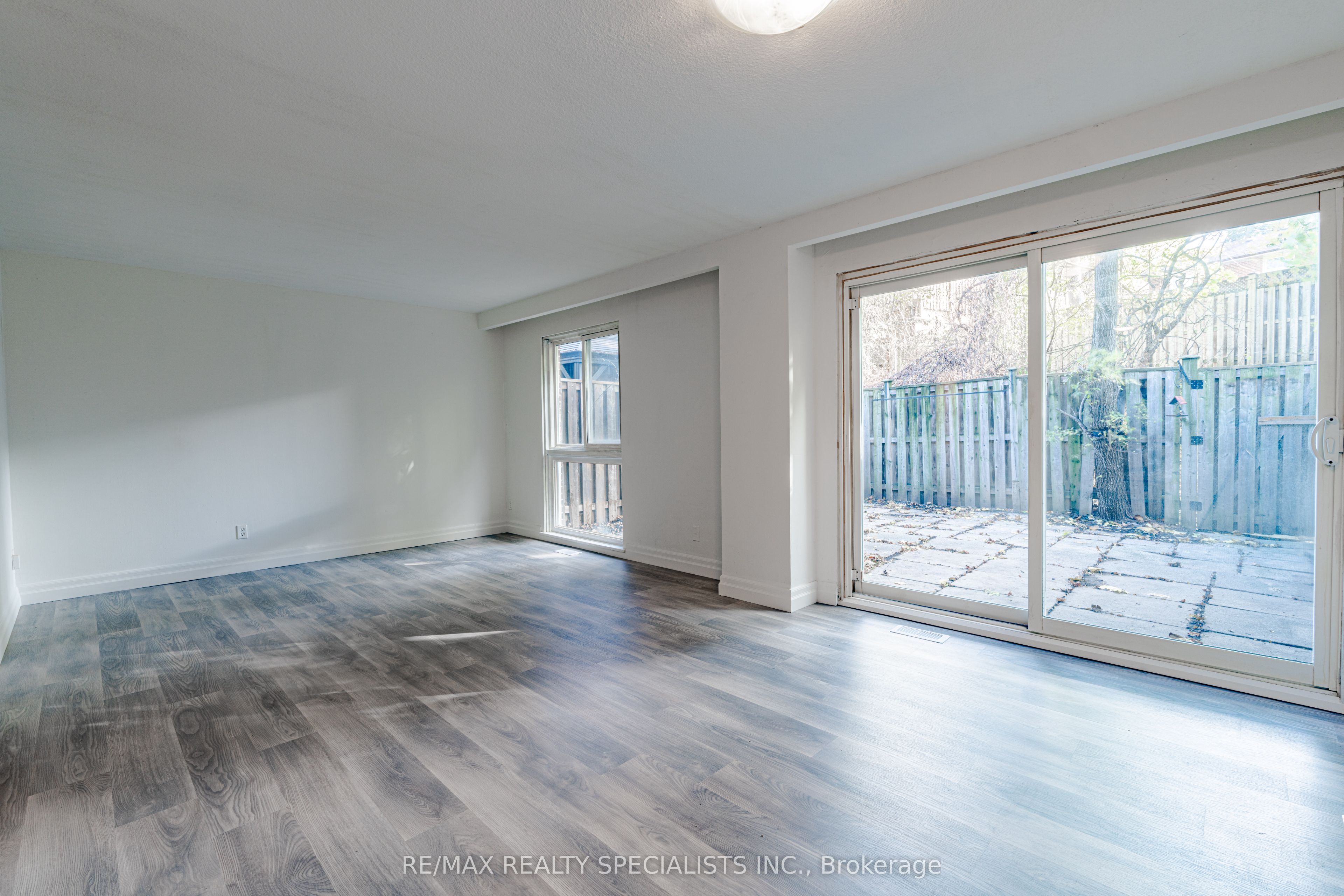 3360 The Credit Woodlands #10