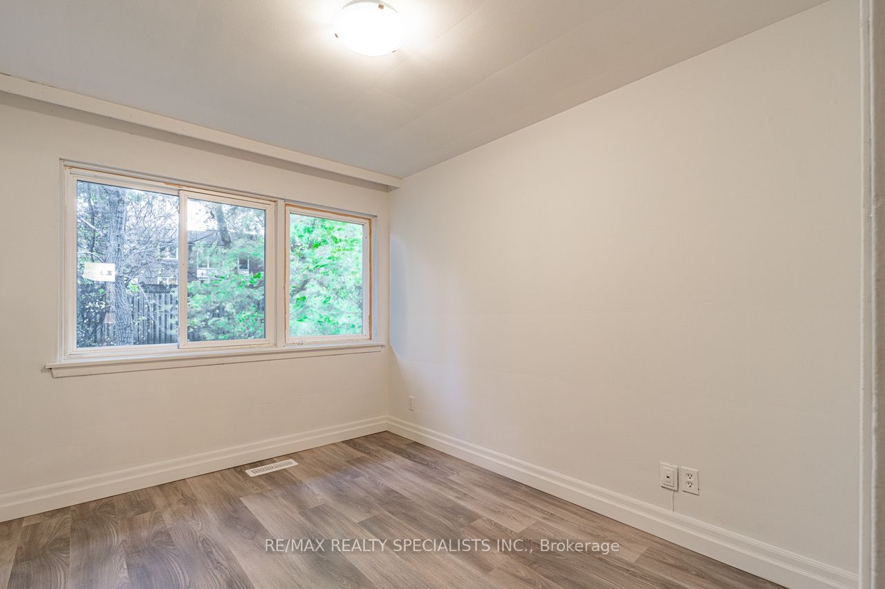 3360 The Credit Woodlands #10
