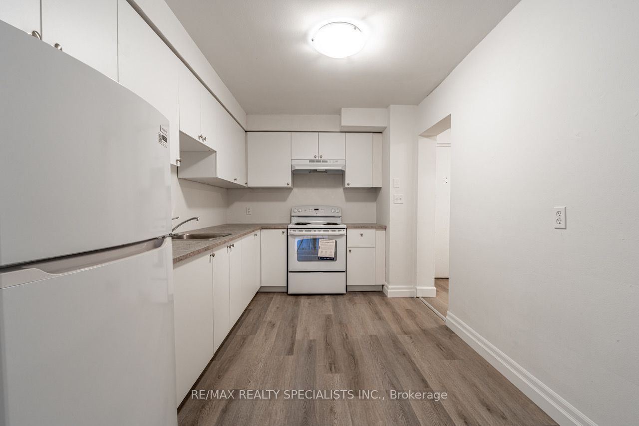 3360 The Credit Woodlands #10