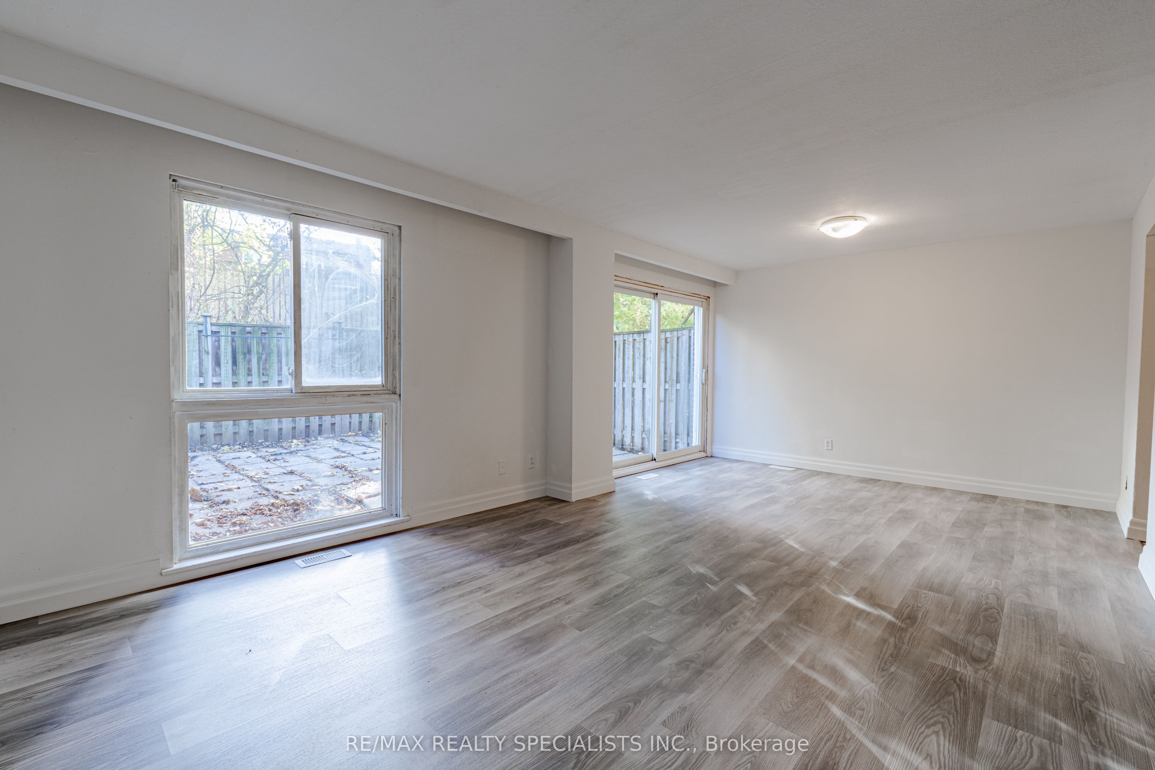 3360 The Credit Woodlands #10