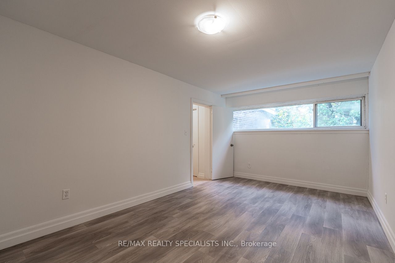 3360 The Credit Woodlands #10