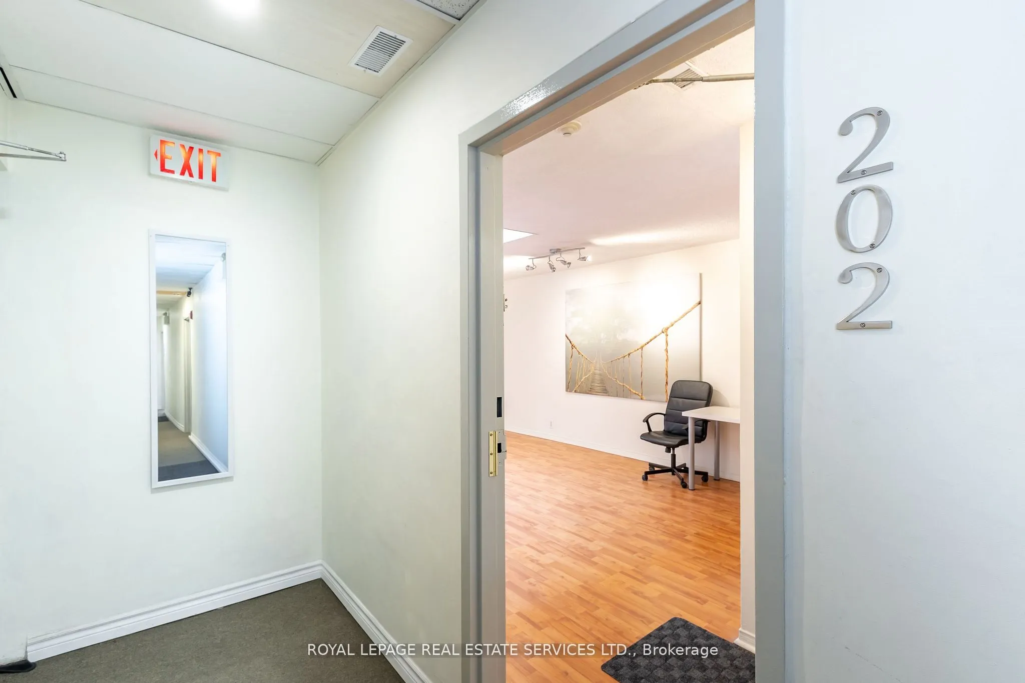 2963 Dundas Street W