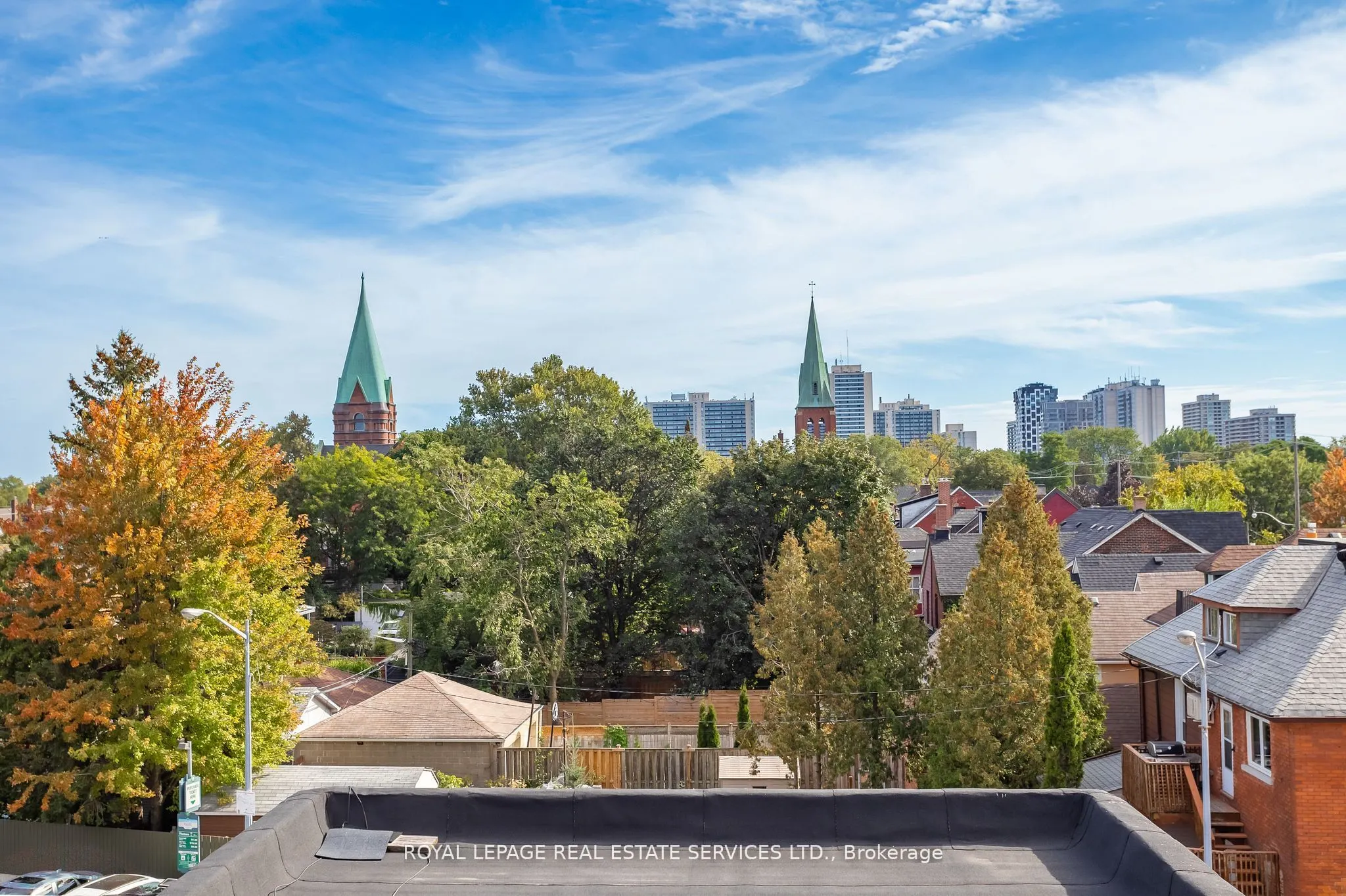 2963 Dundas Street W