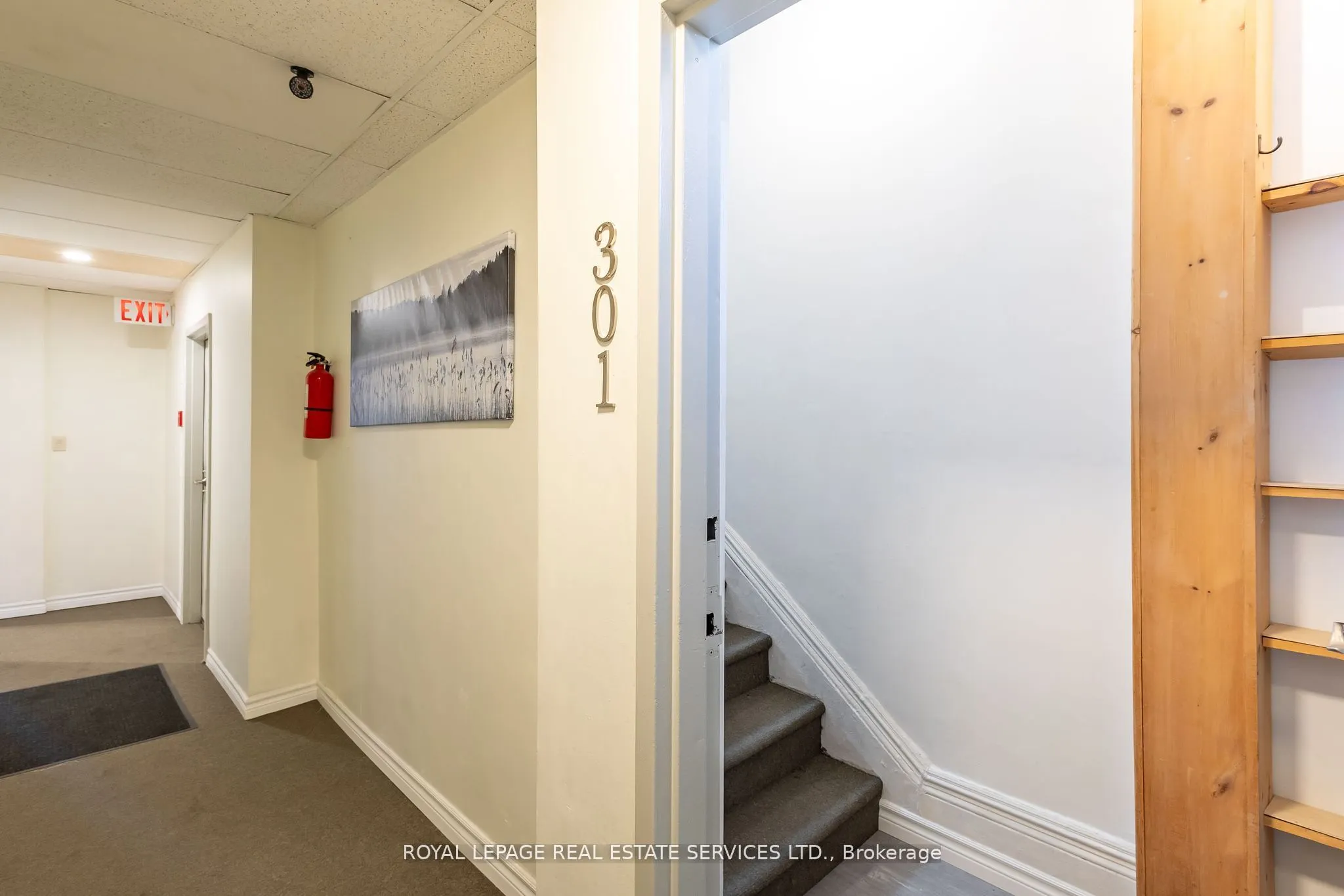 2963 Dundas Street W