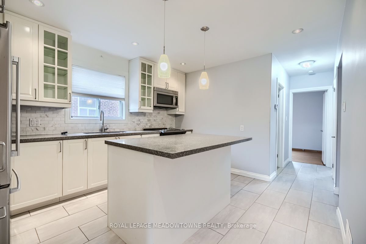 671 Browns Line, #671A
