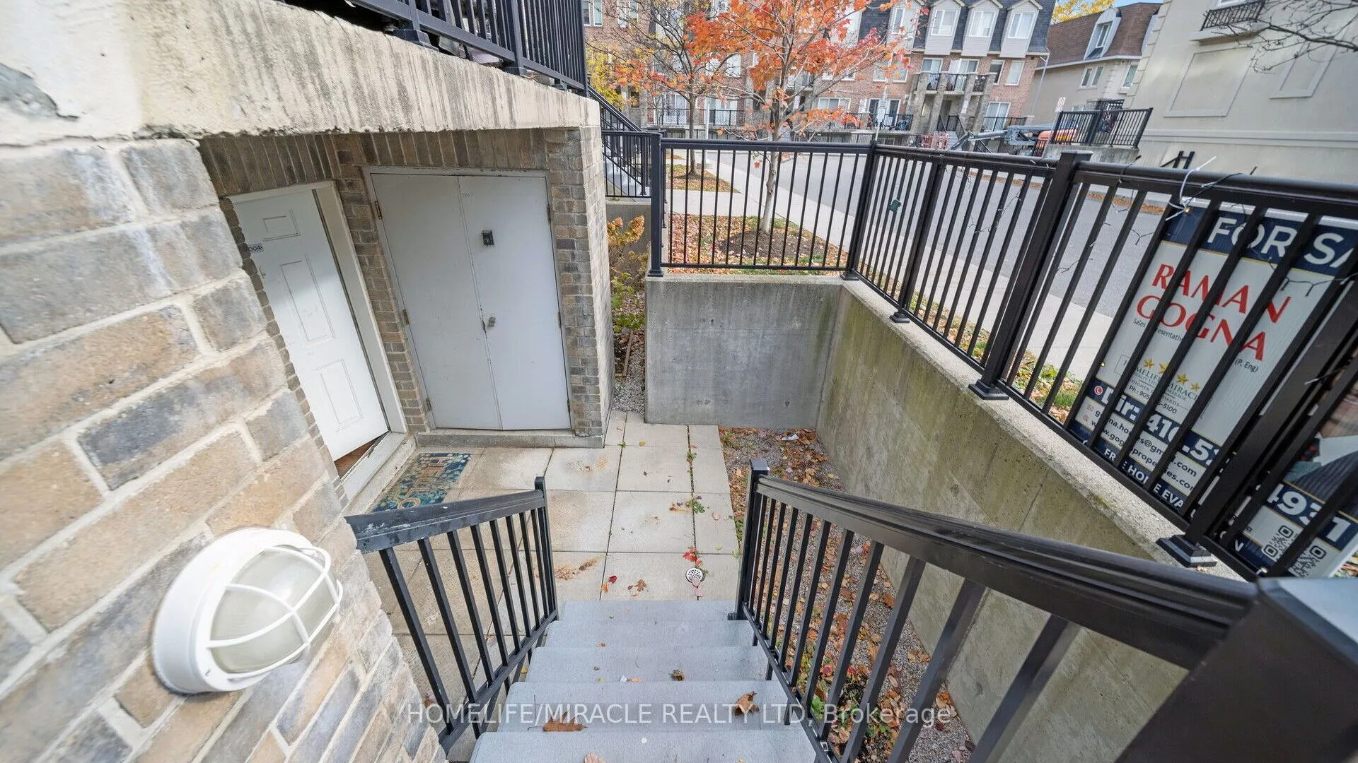 125 George Appleton Way, #1004