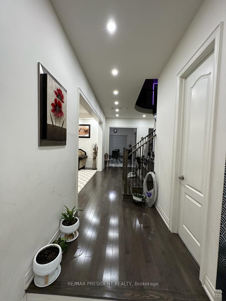 73 SQUIRE ELLIS Drive