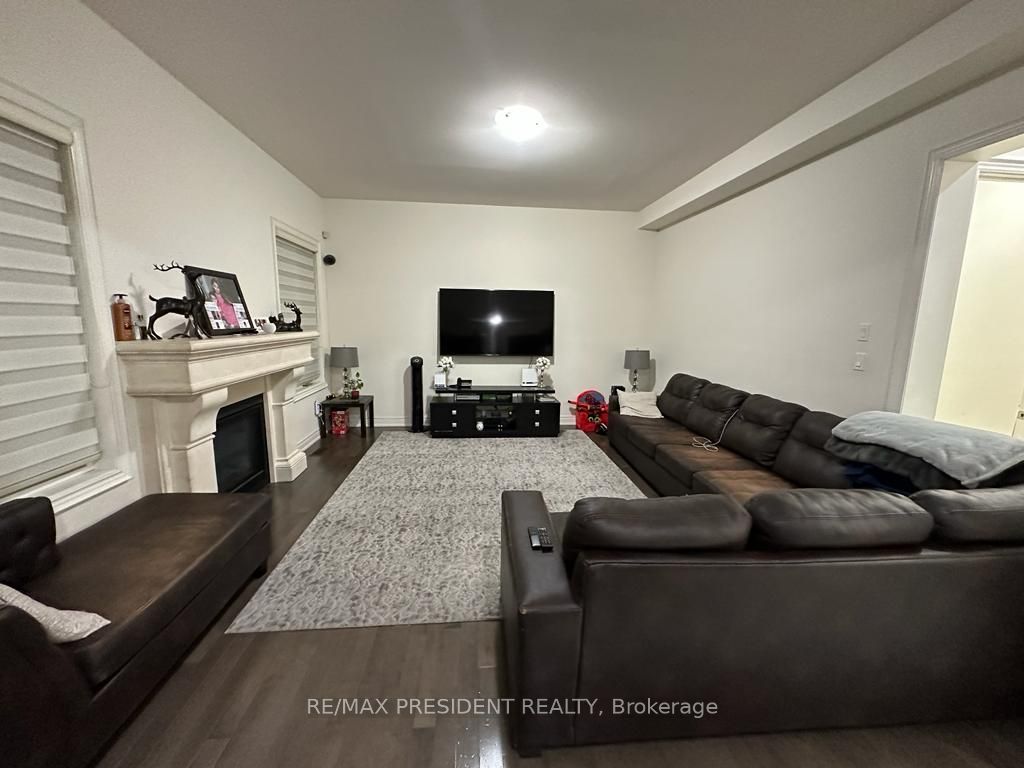 73 SQUIRE ELLIS Drive