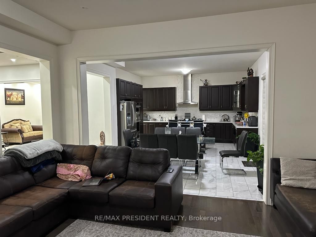 73 SQUIRE ELLIS Drive