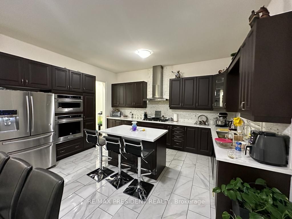 73 SQUIRE ELLIS Drive