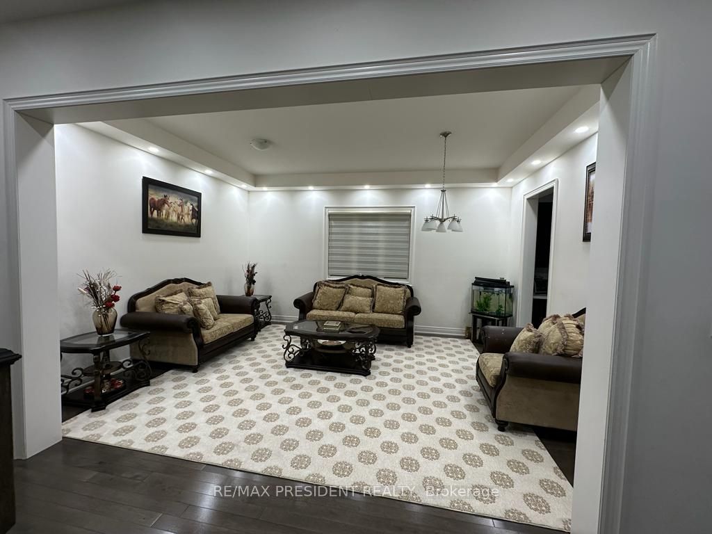 73 SQUIRE ELLIS Drive