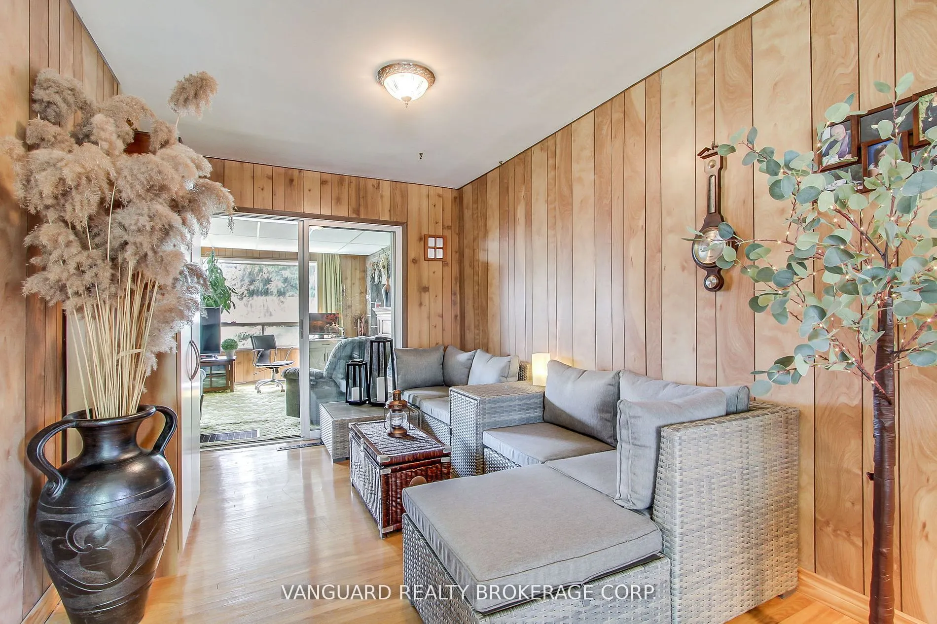 92 Ellwood Drive W