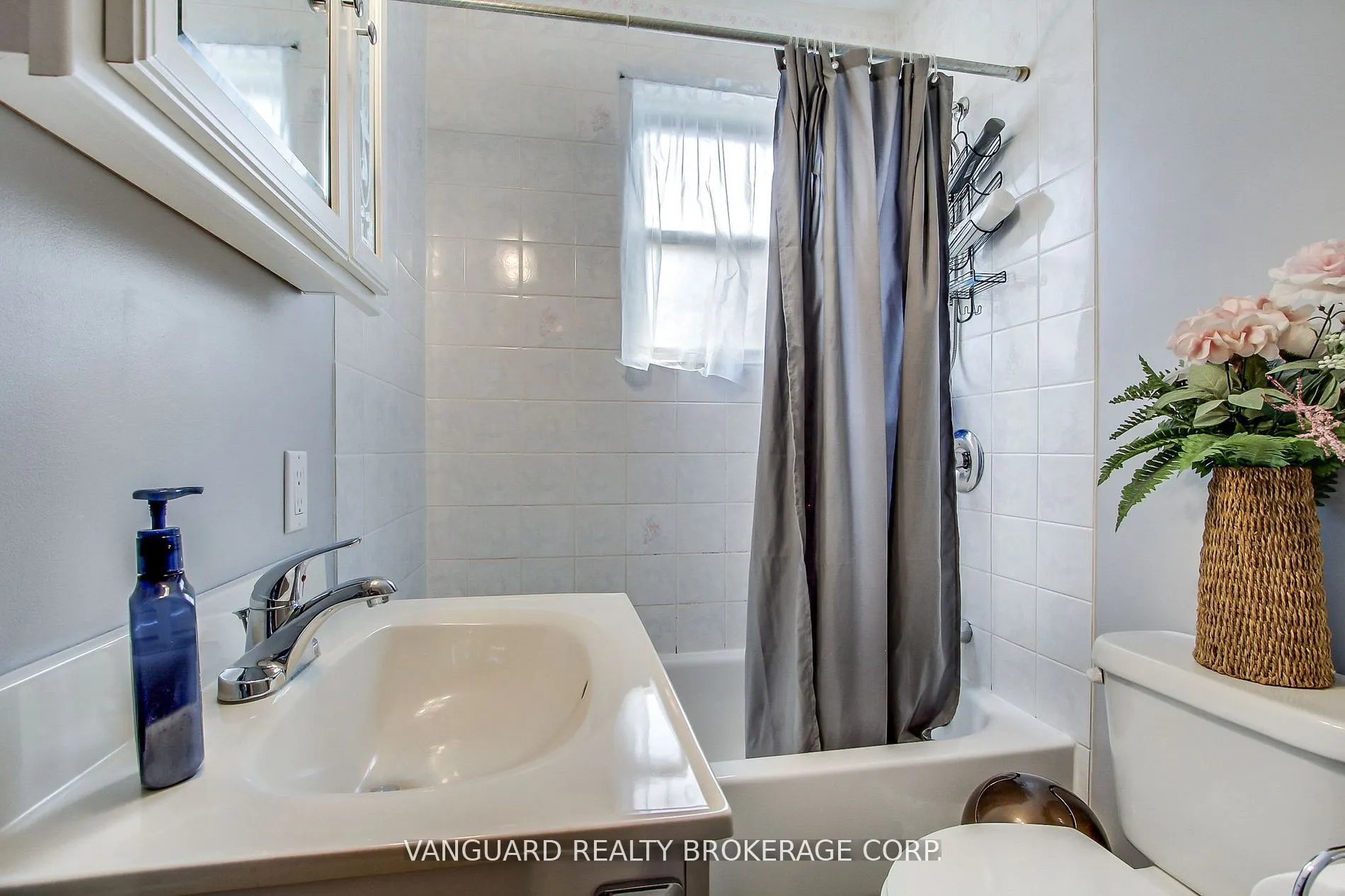 92 Ellwood Drive W