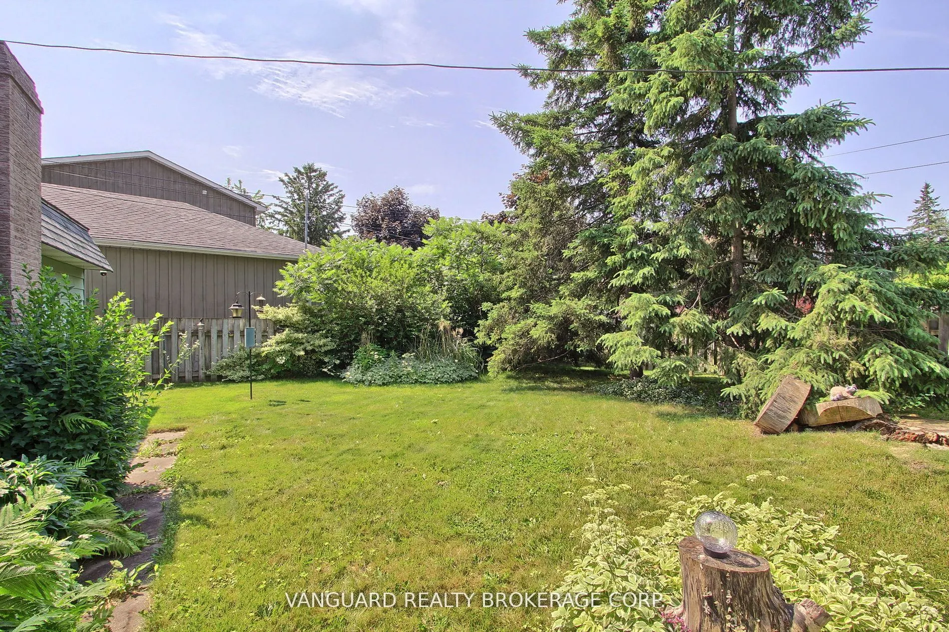 92 Ellwood Drive W