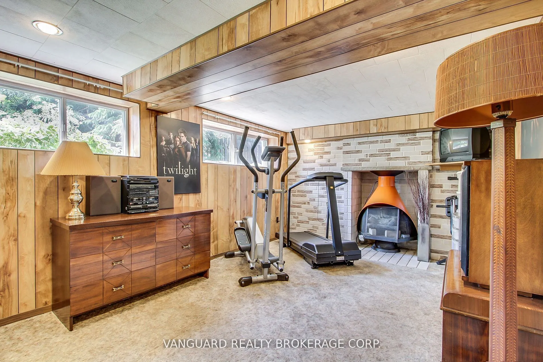 92 Ellwood Drive W