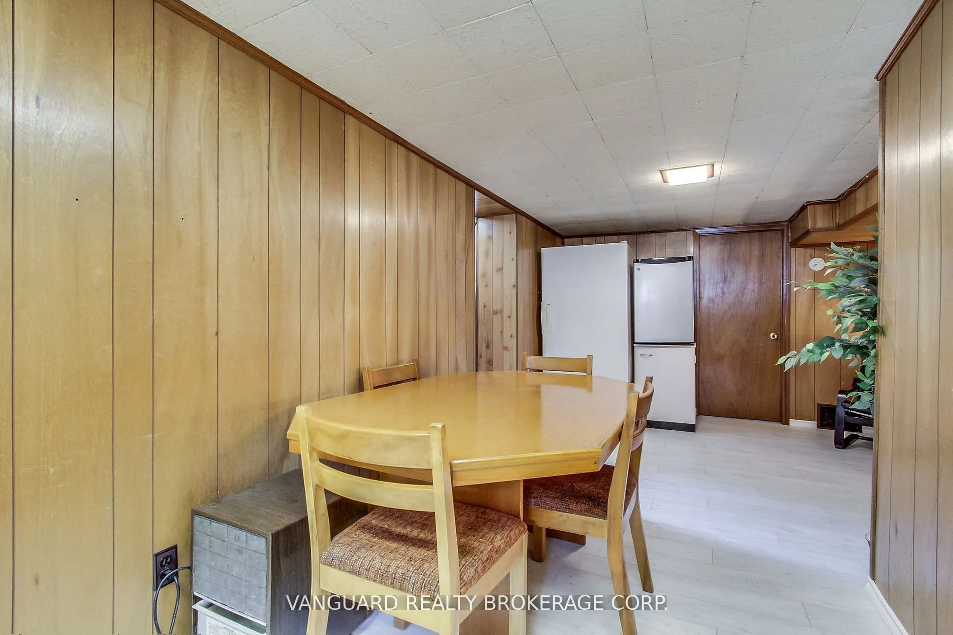 92 Ellwood Drive W