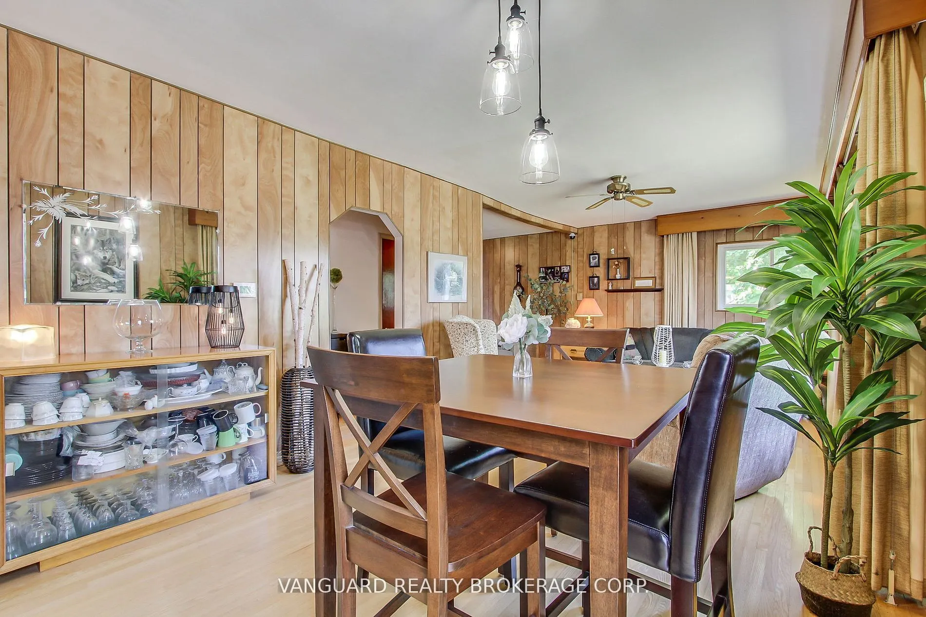 92 Ellwood Drive W