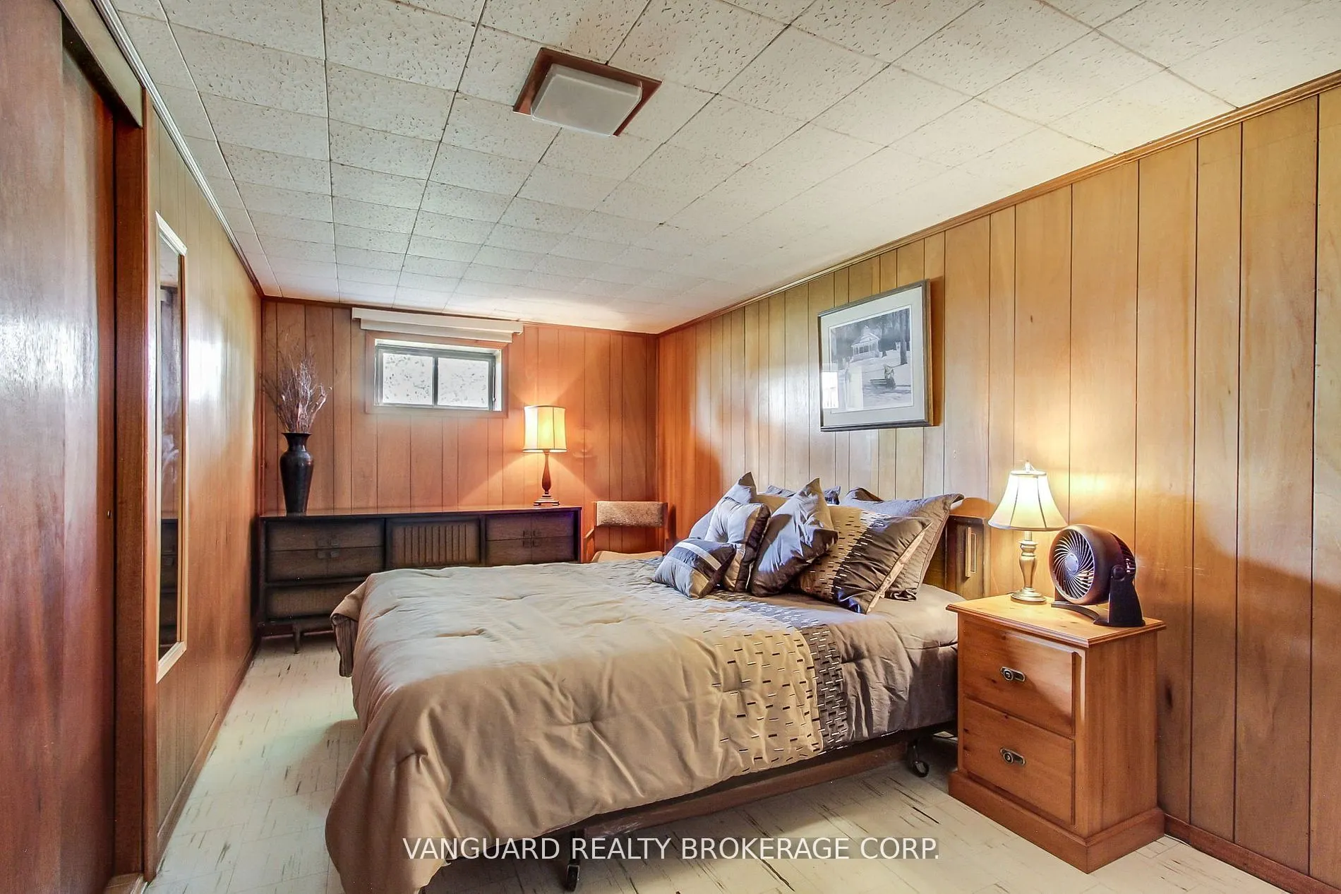 92 Ellwood Drive W