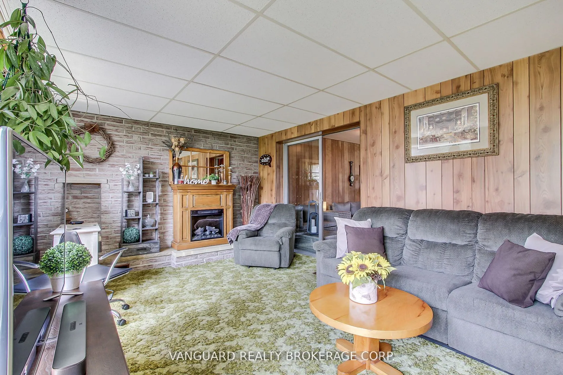 92 Ellwood Drive W