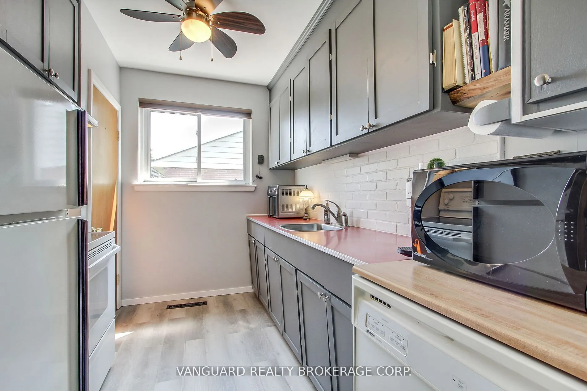 92 Ellwood Drive W
