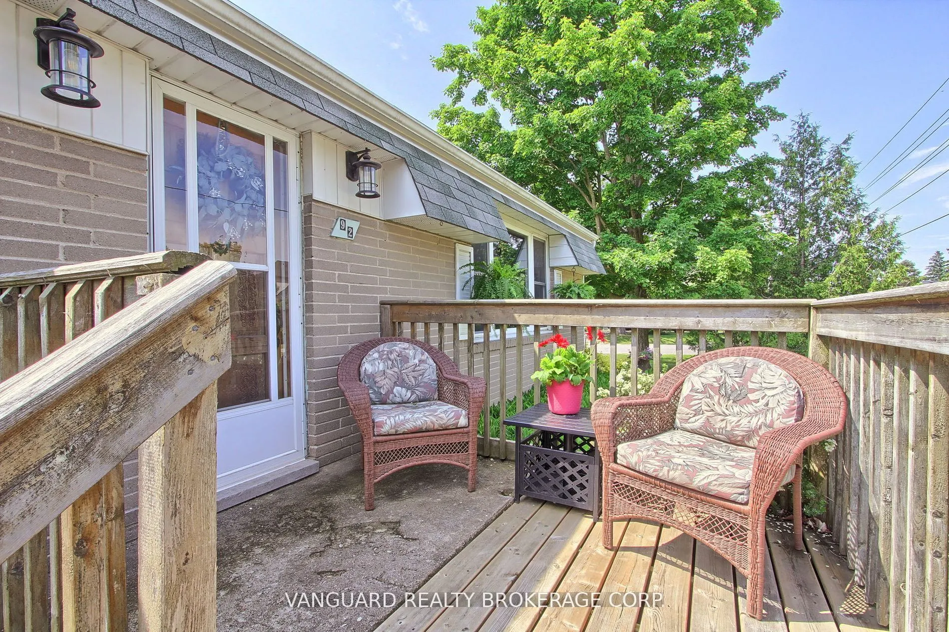92 Ellwood Drive W