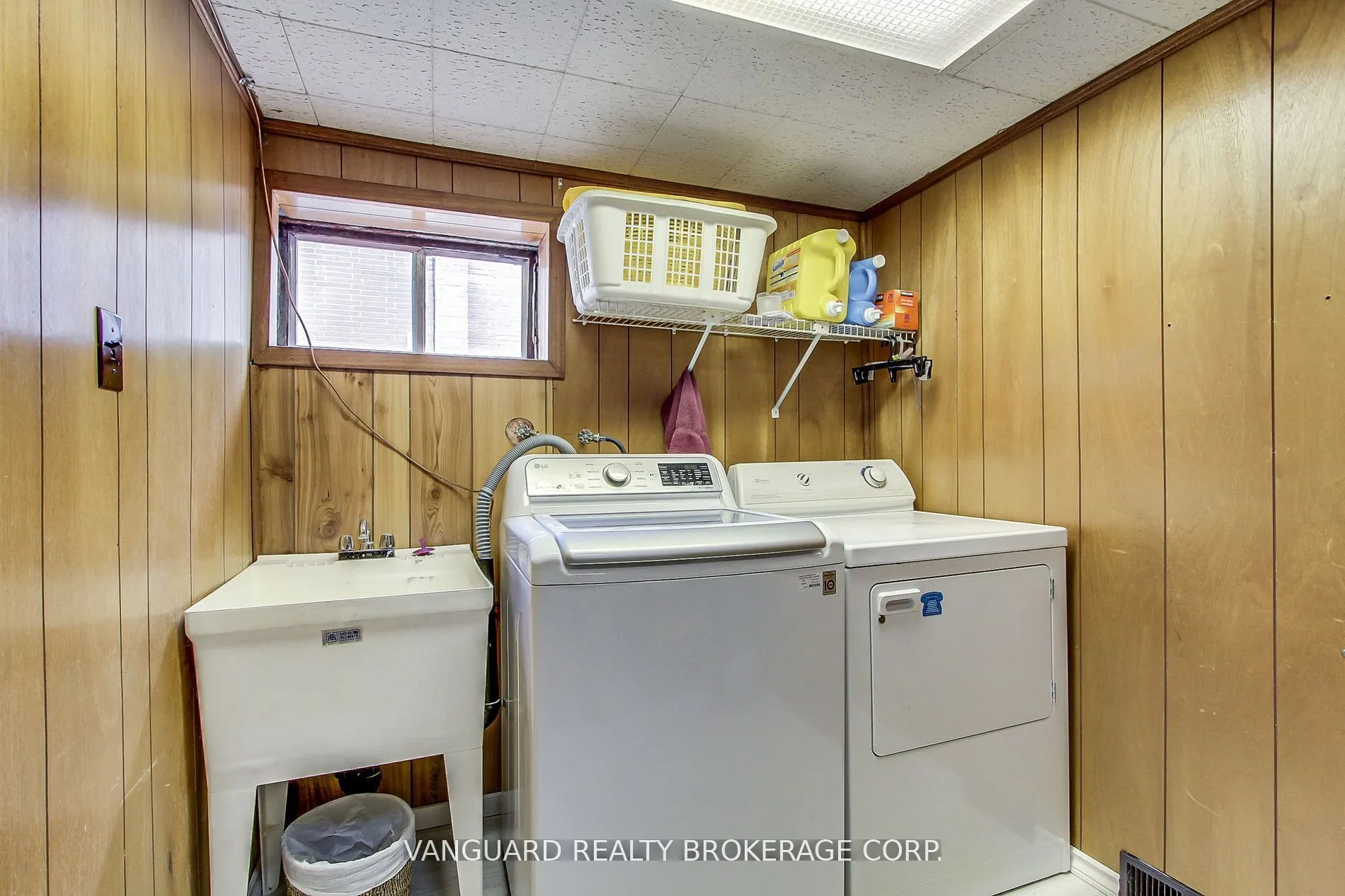92 Ellwood Drive W