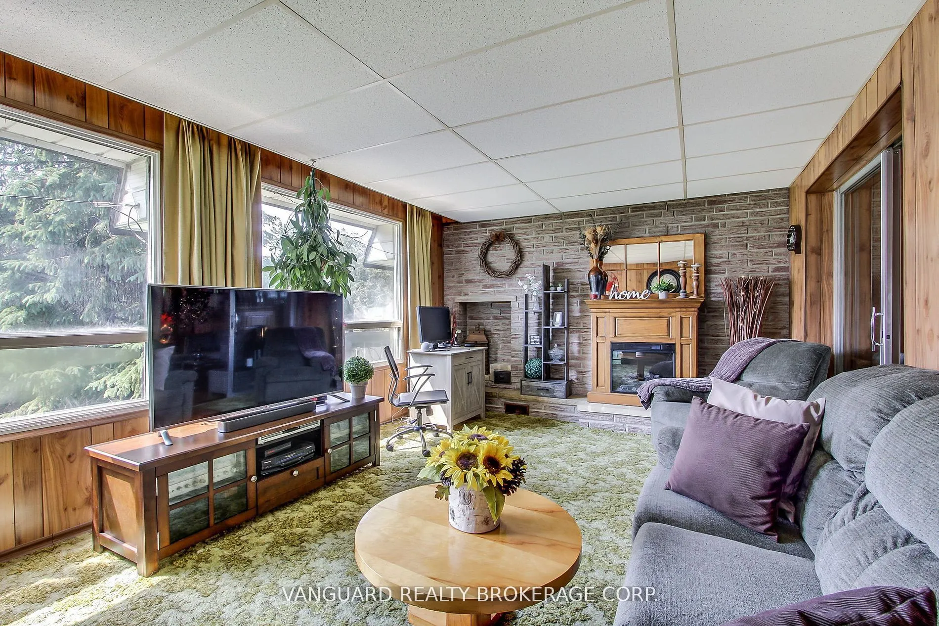 92 Ellwood Drive W
