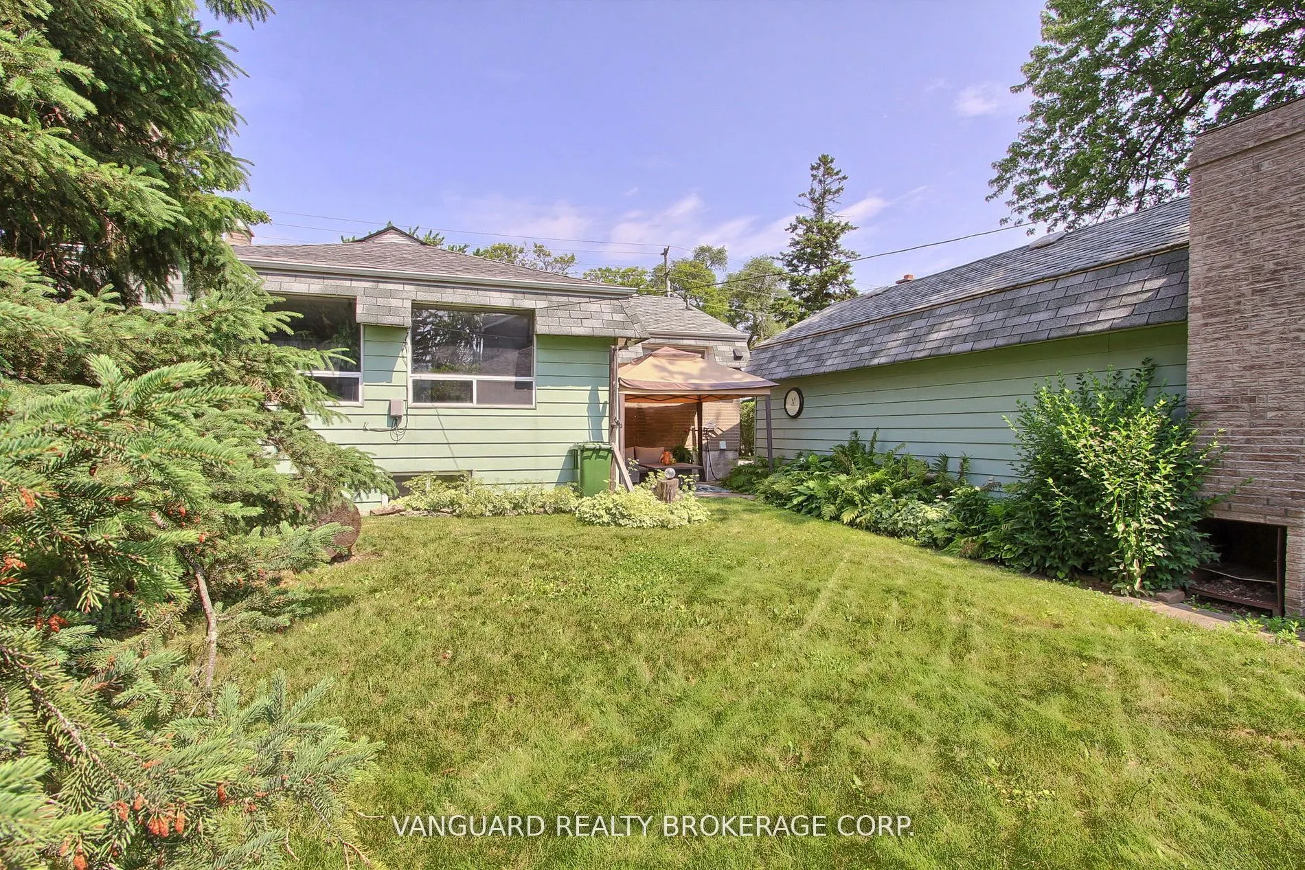 92 Ellwood Drive W