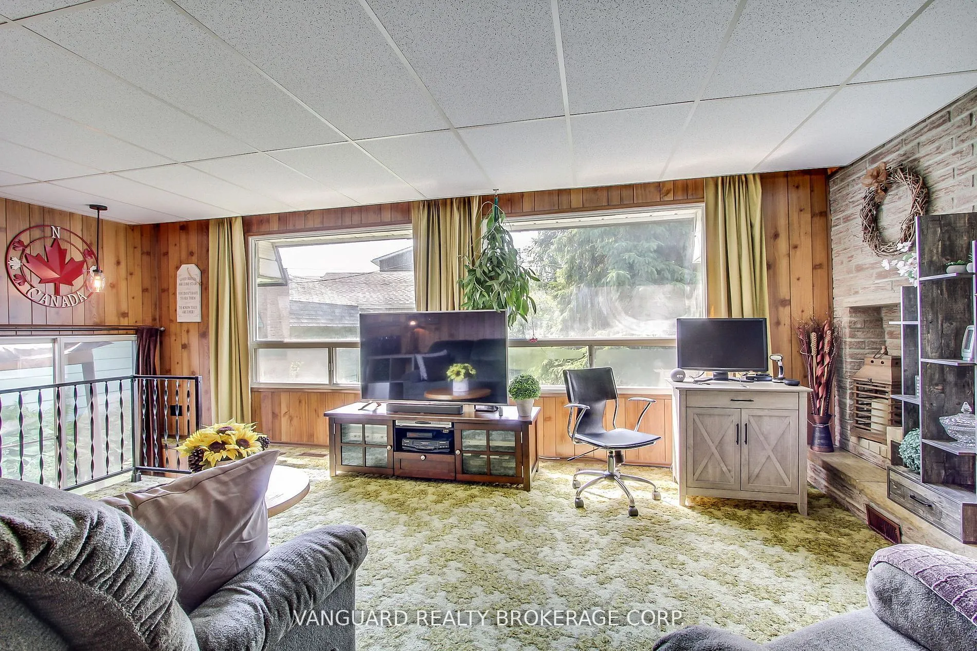 92 Ellwood Drive W