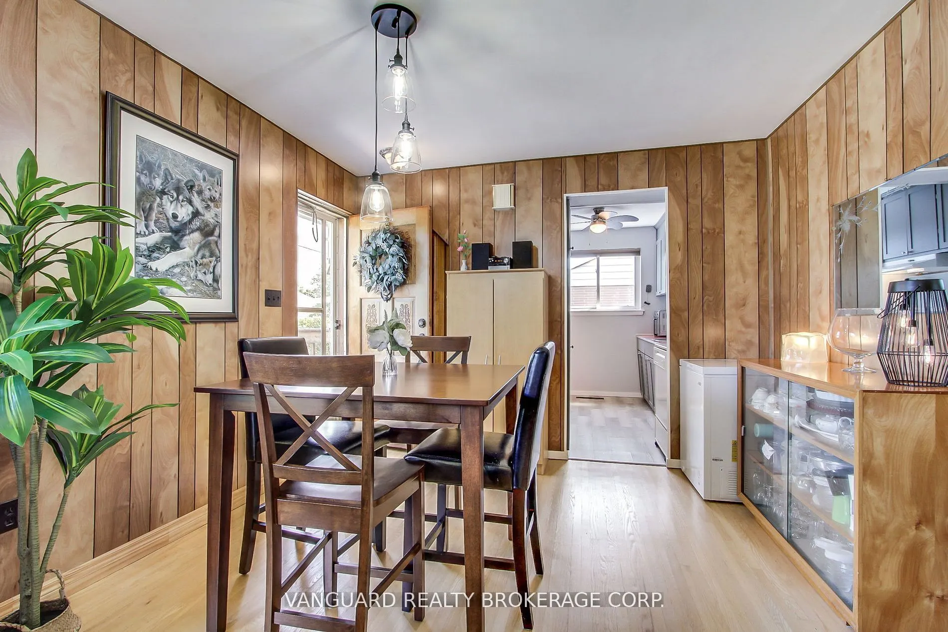 92 Ellwood Drive W