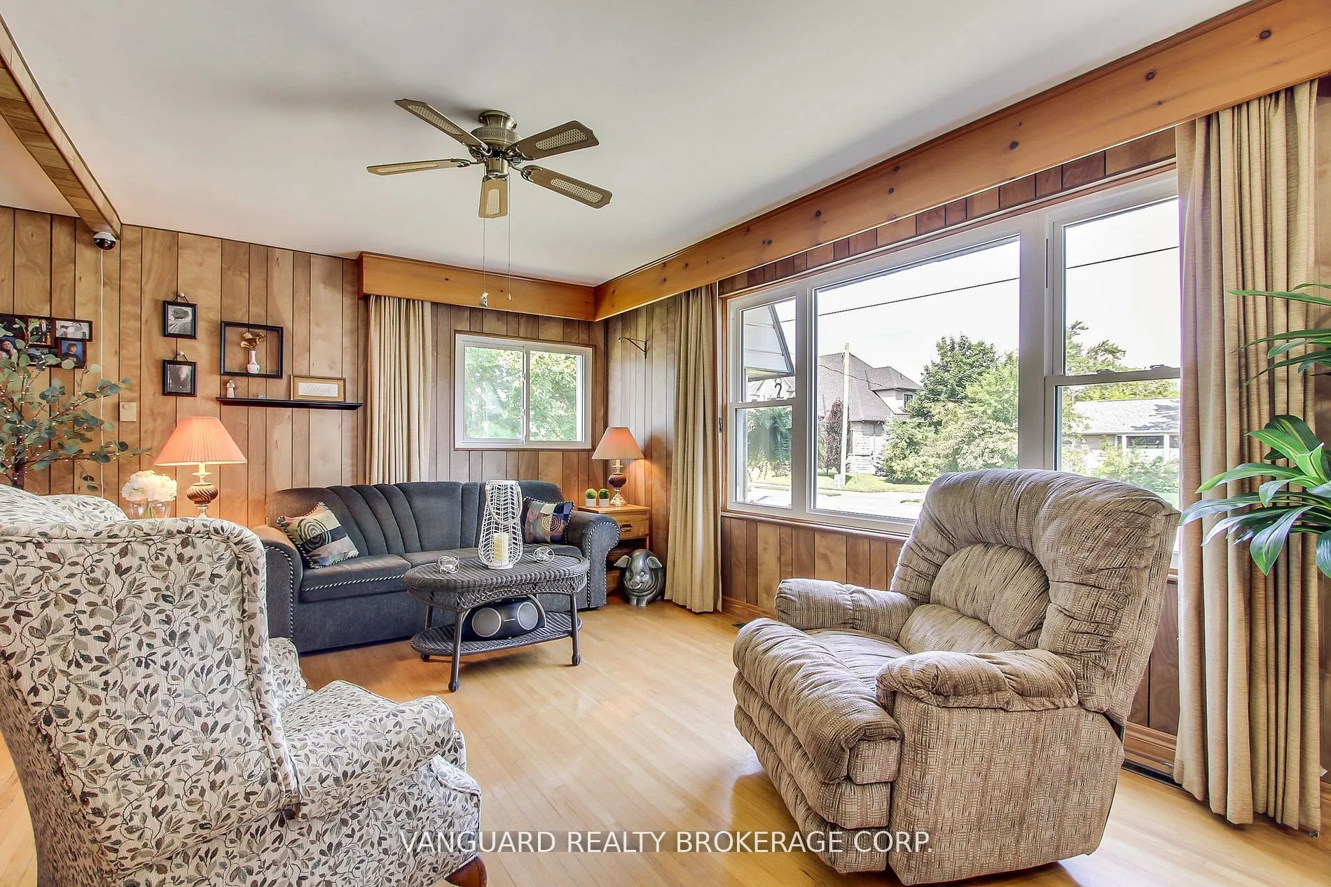 92 Ellwood Drive W