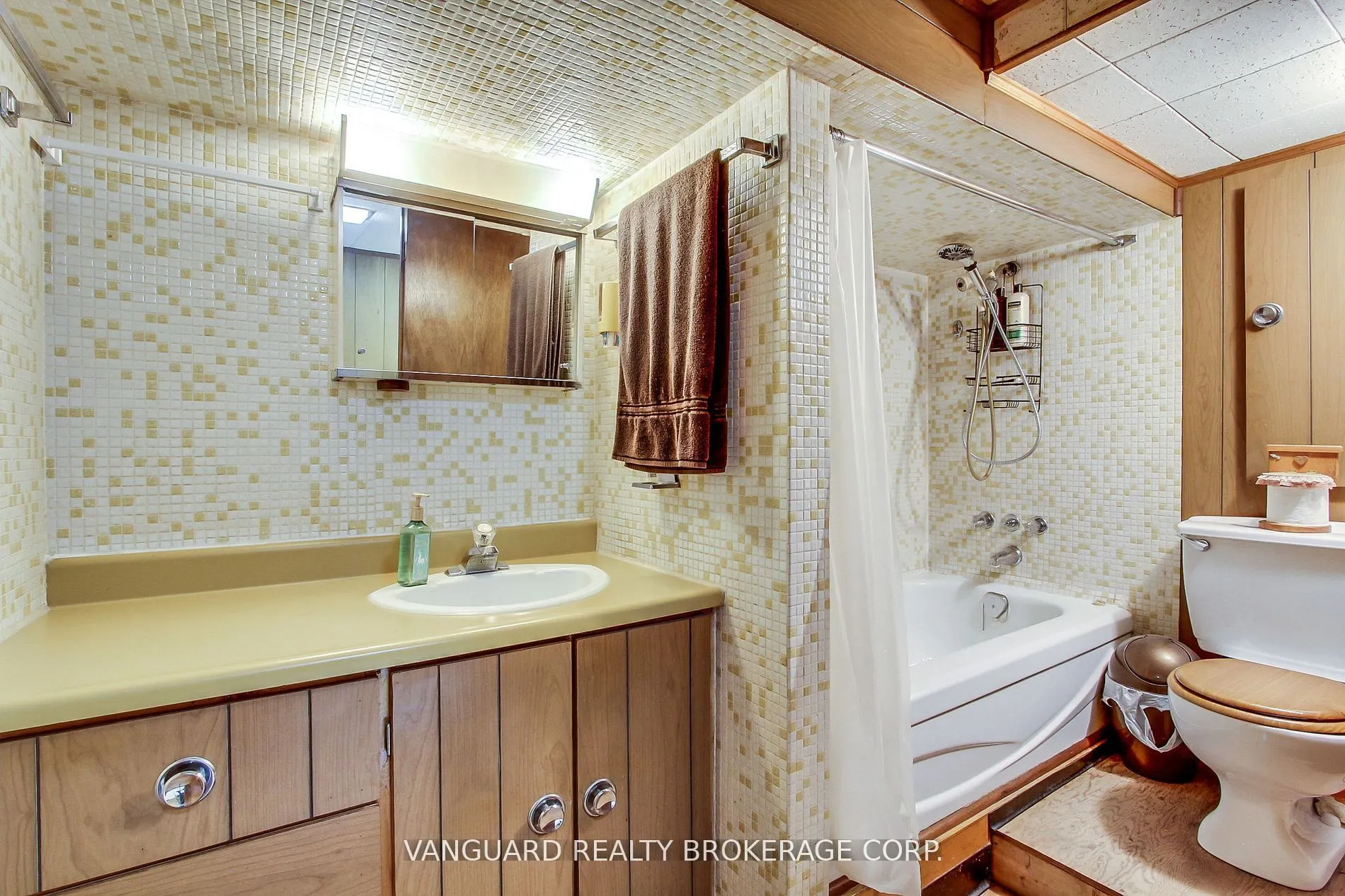 92 Ellwood Drive W