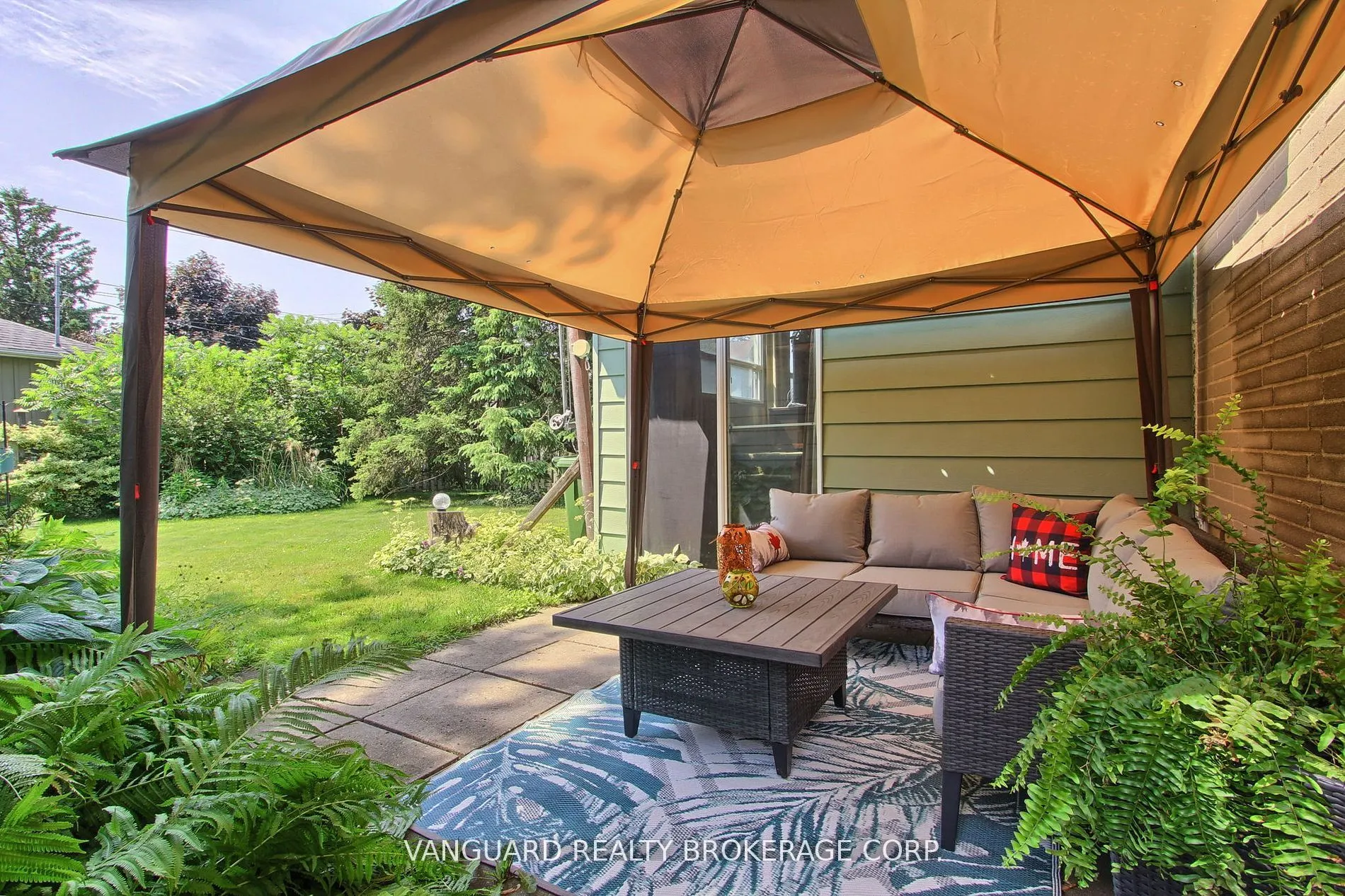 92 Ellwood Drive W