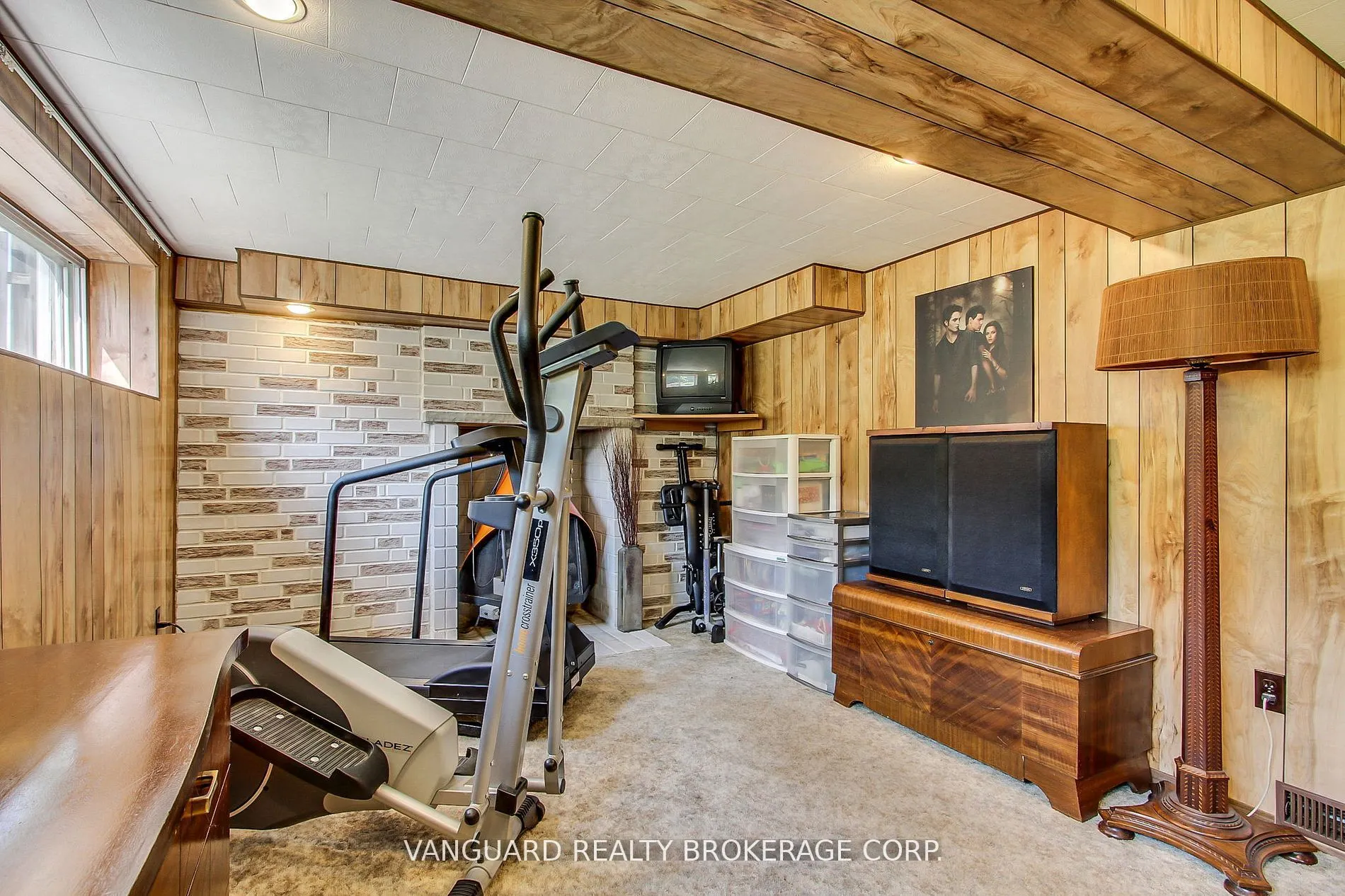 92 Ellwood Drive W